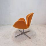 Set of 2 Swan Chairs by Arne Jacobsen and Fritz Hansen