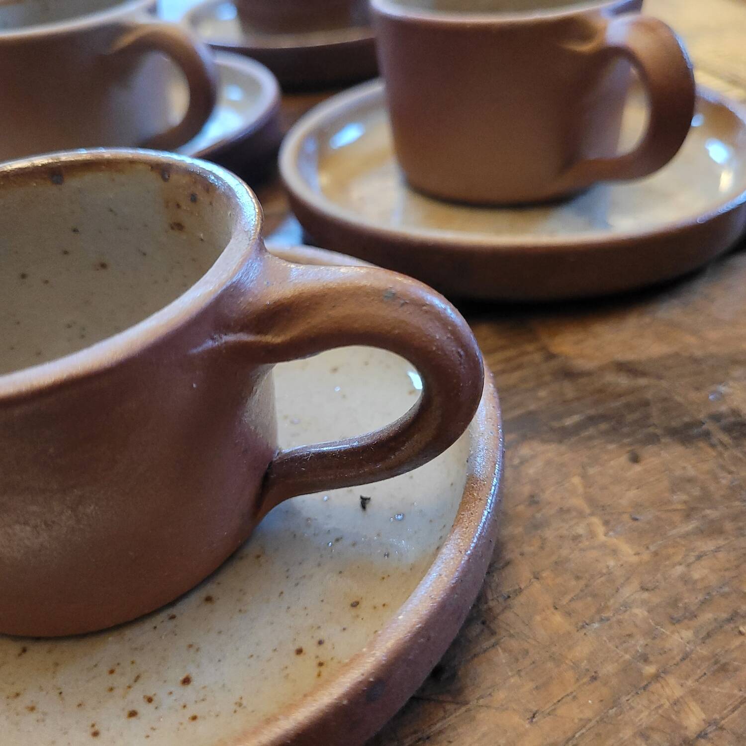 Service of 5 cups and saucers in brown stoneware – 1970s–1980s