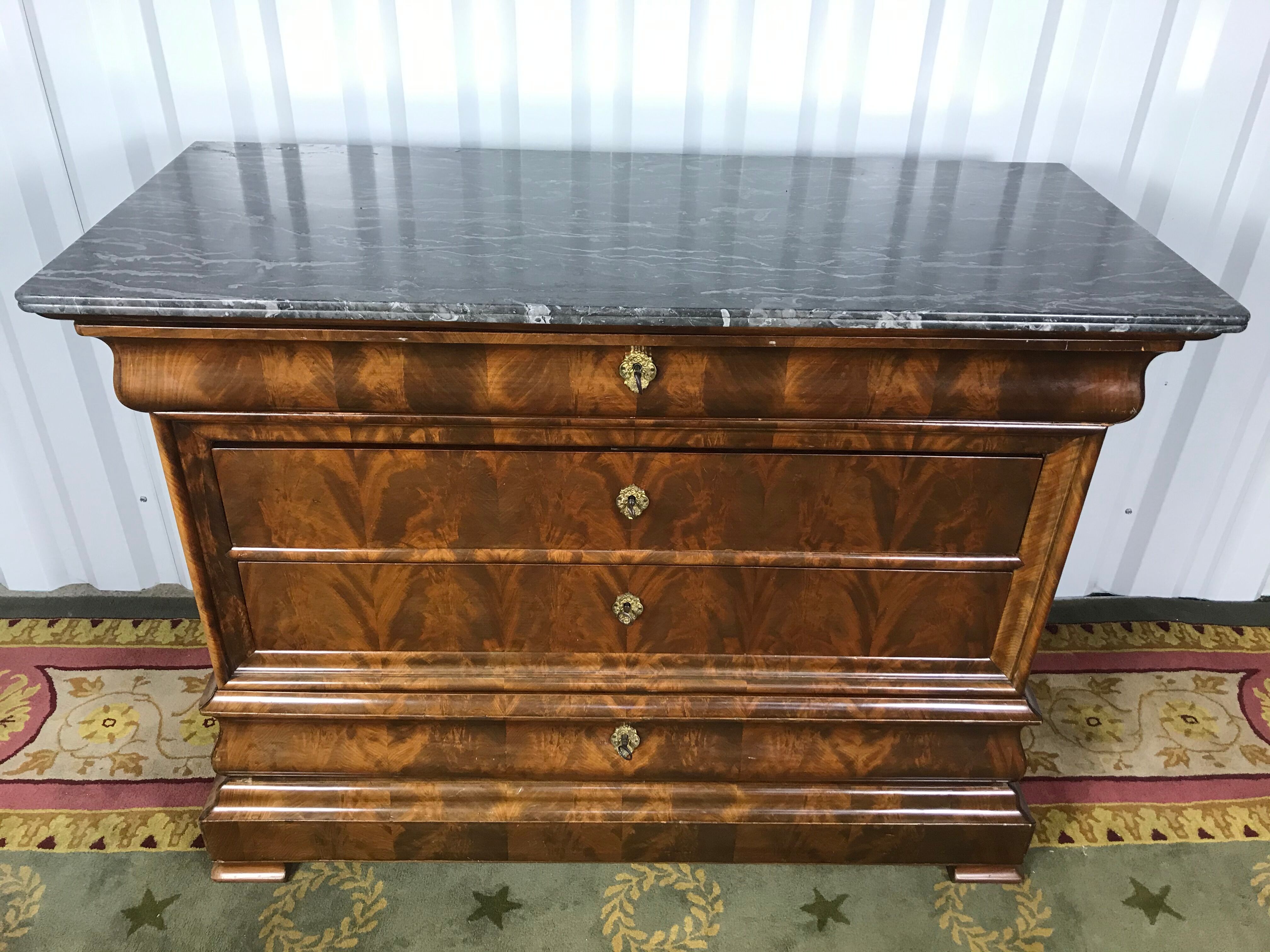 Dresser period Louis Philippe acajou flamed