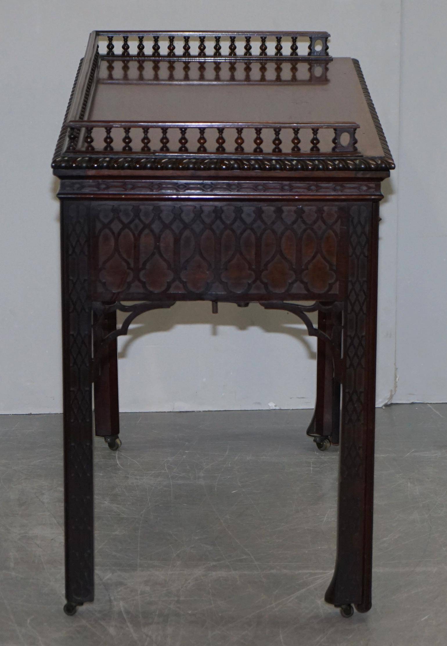 Bureau de travail d'architecte en bois dur George III Thomas Chippendale