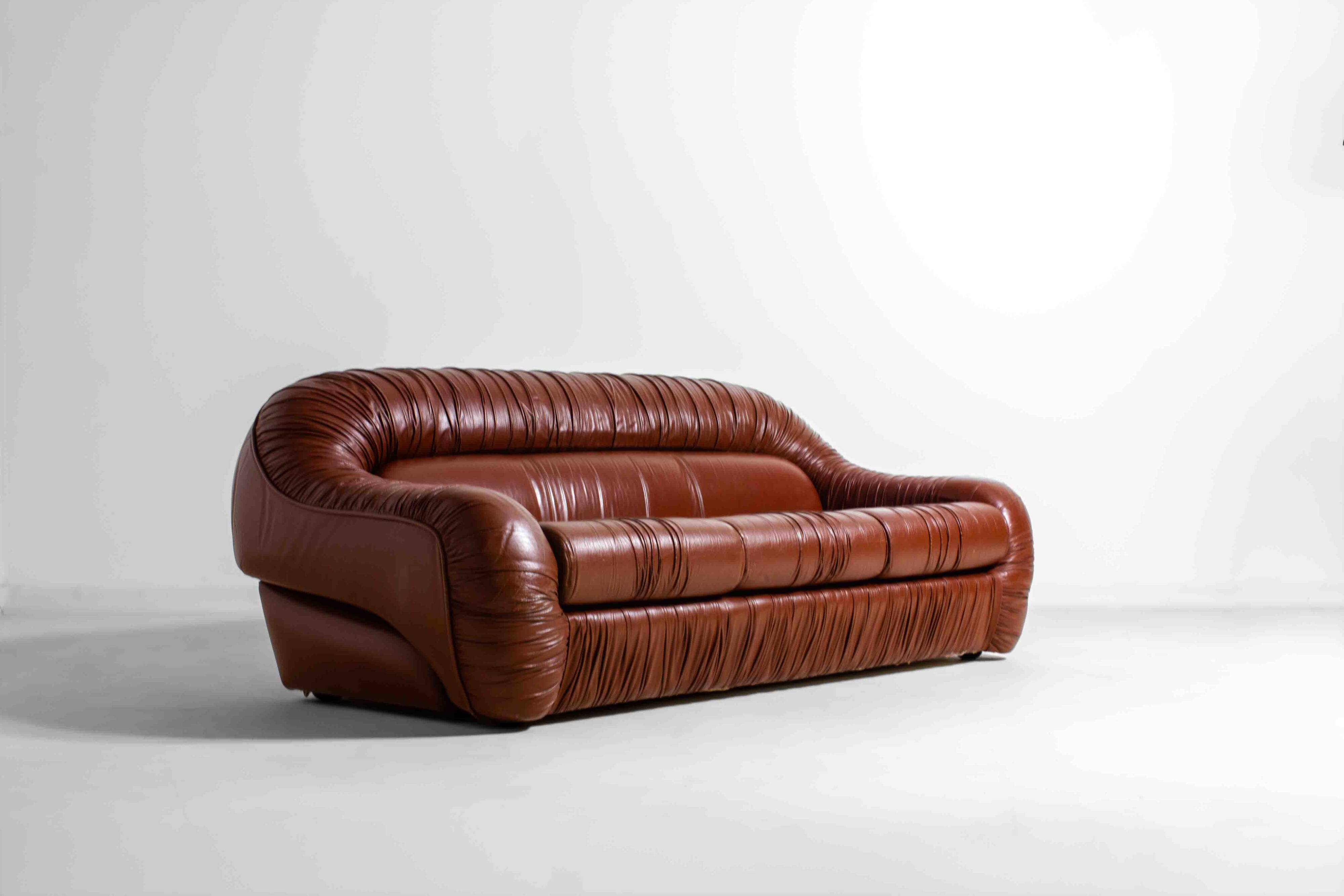 Rare "Capriccio" sofa in scrunched leather by Eurosalotto, 1970s