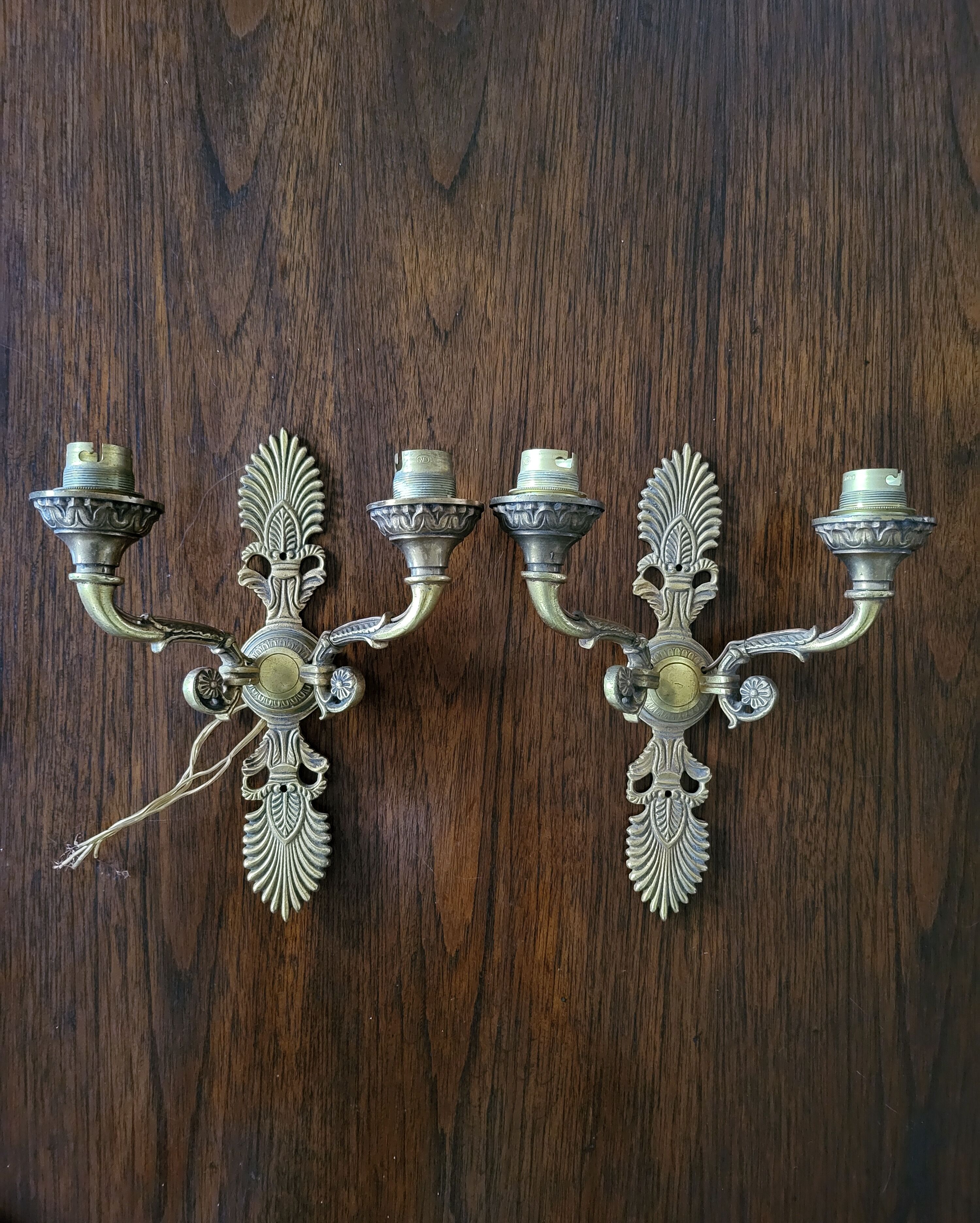 Paire d'appliques en bronze ciselé décor de palmettes