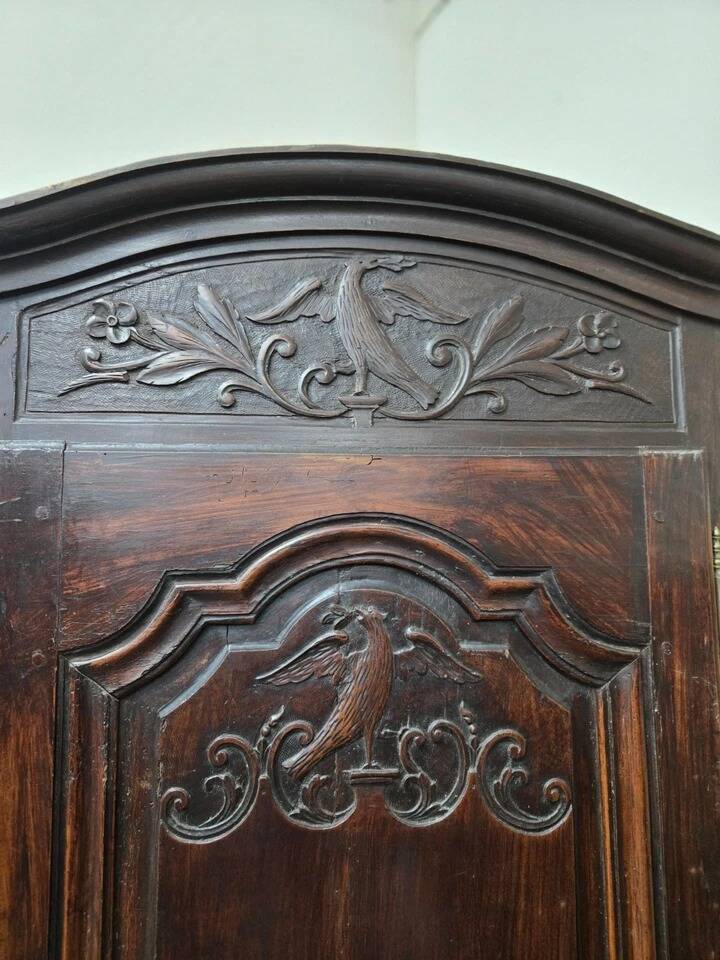 Louis XV period Lyonnaise bonnetière in solid walnut,