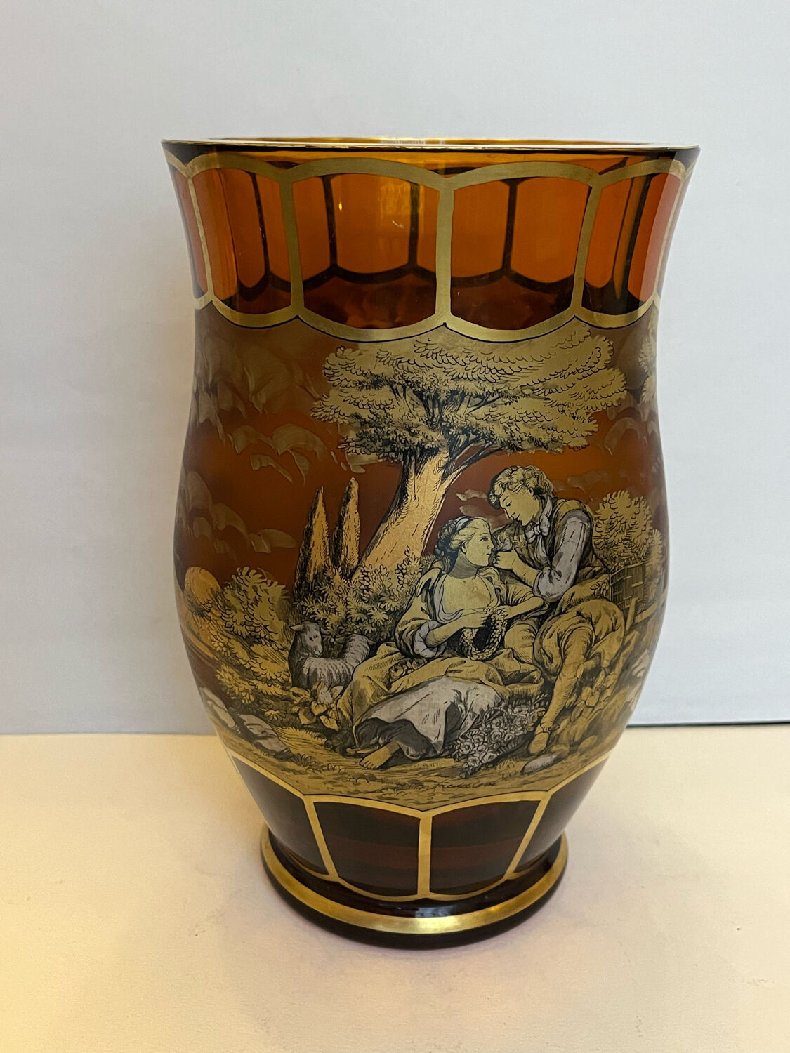 Vase en verre peint