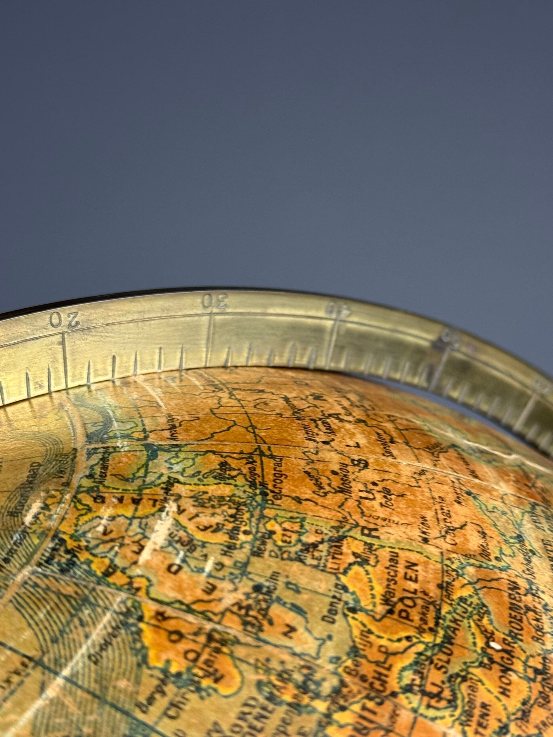 Globe G. Thomas Paris