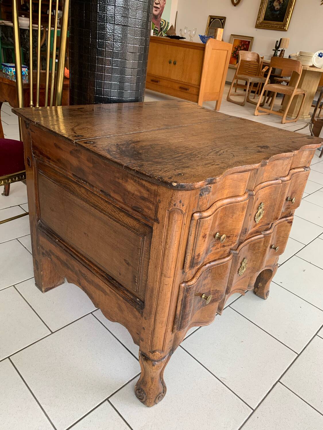 Antique 18th century chest of drawers
