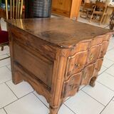 Antique 18th century chest of drawers