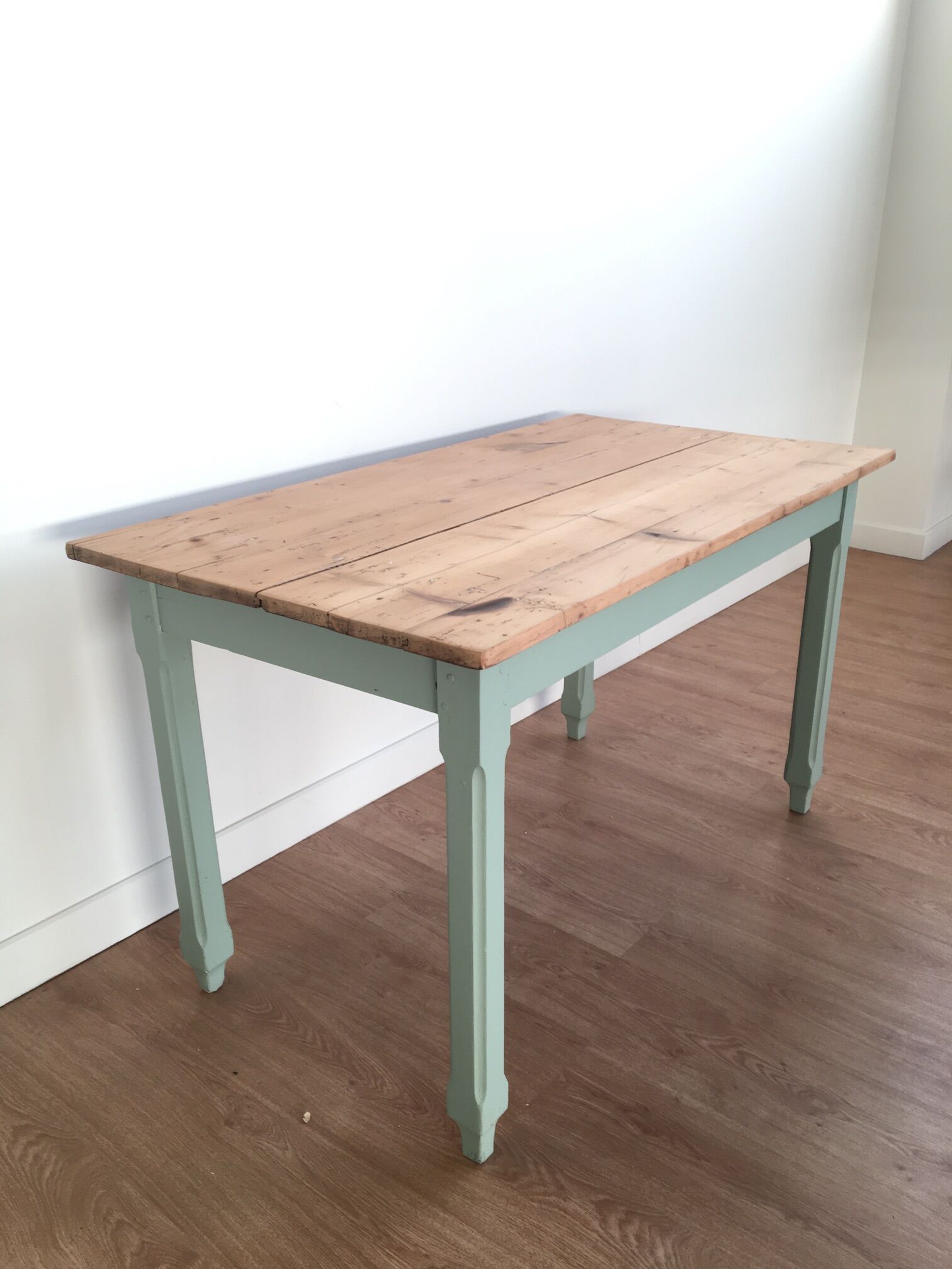 Farm table