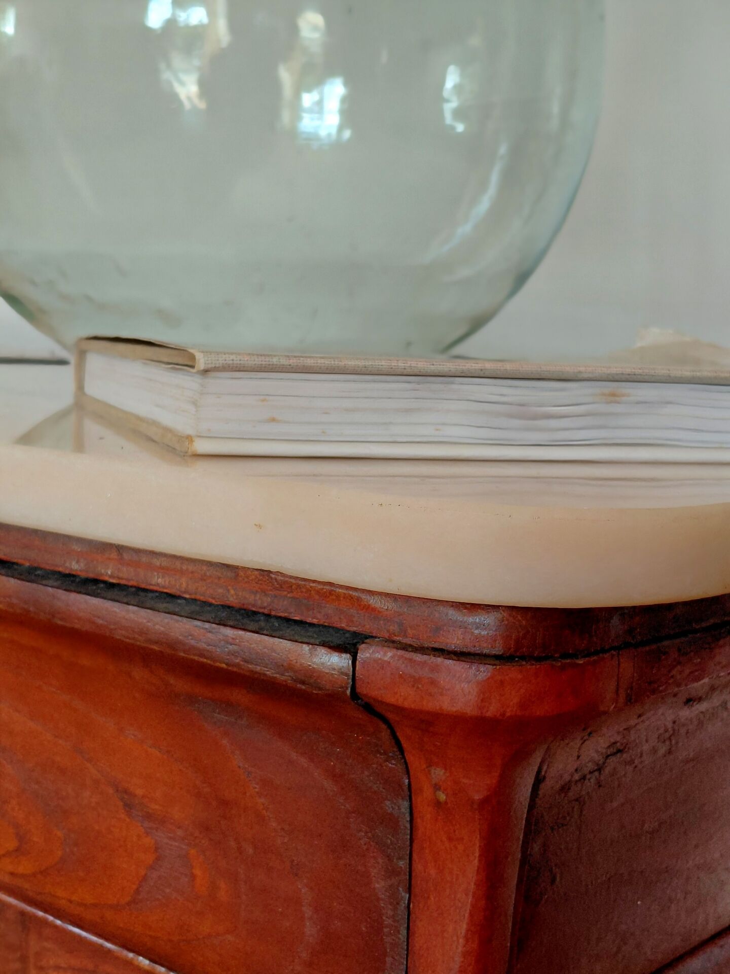 Louis-Philippe XIX walnut commode, twisted columns and marble.