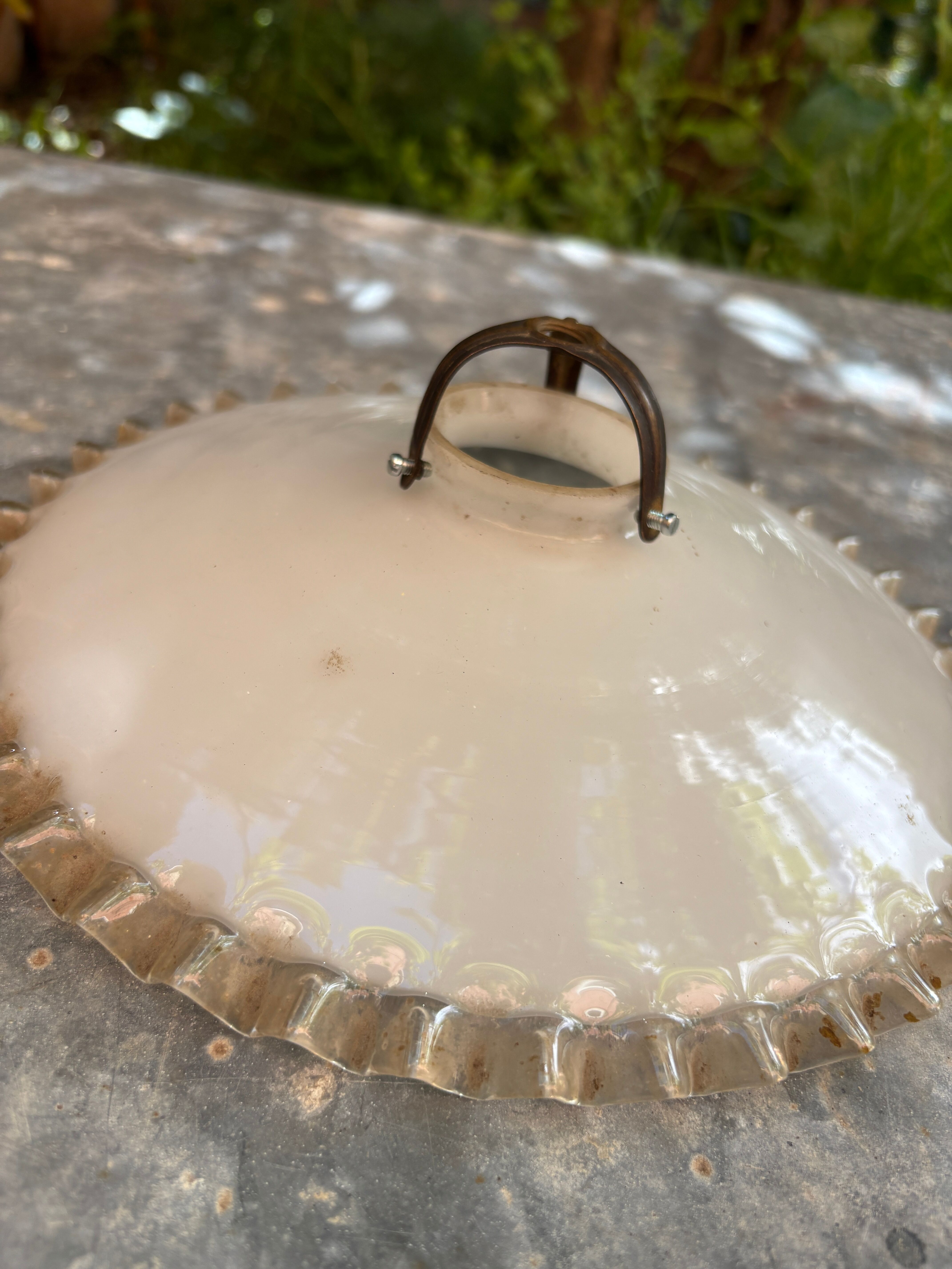 Opaline pleated table