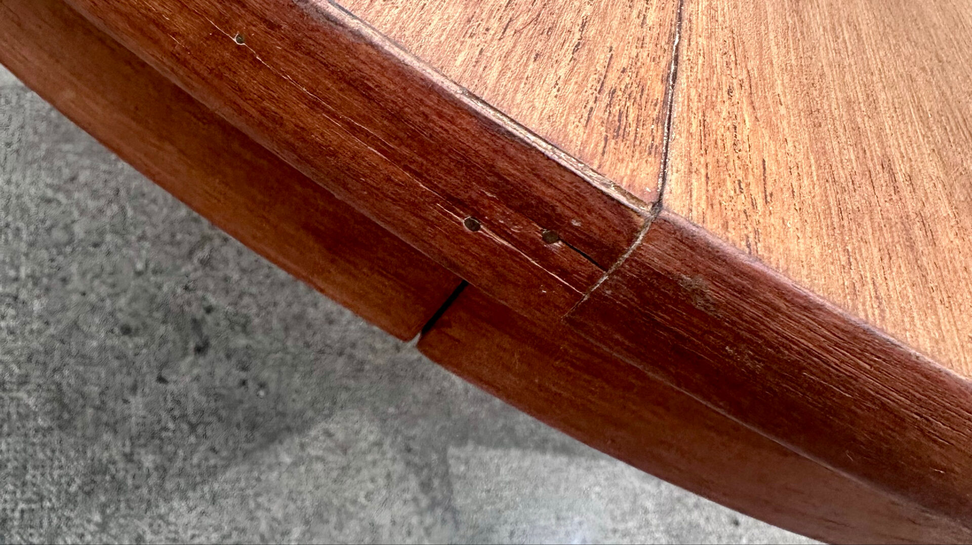 Table ronde extensible vintage scandinave