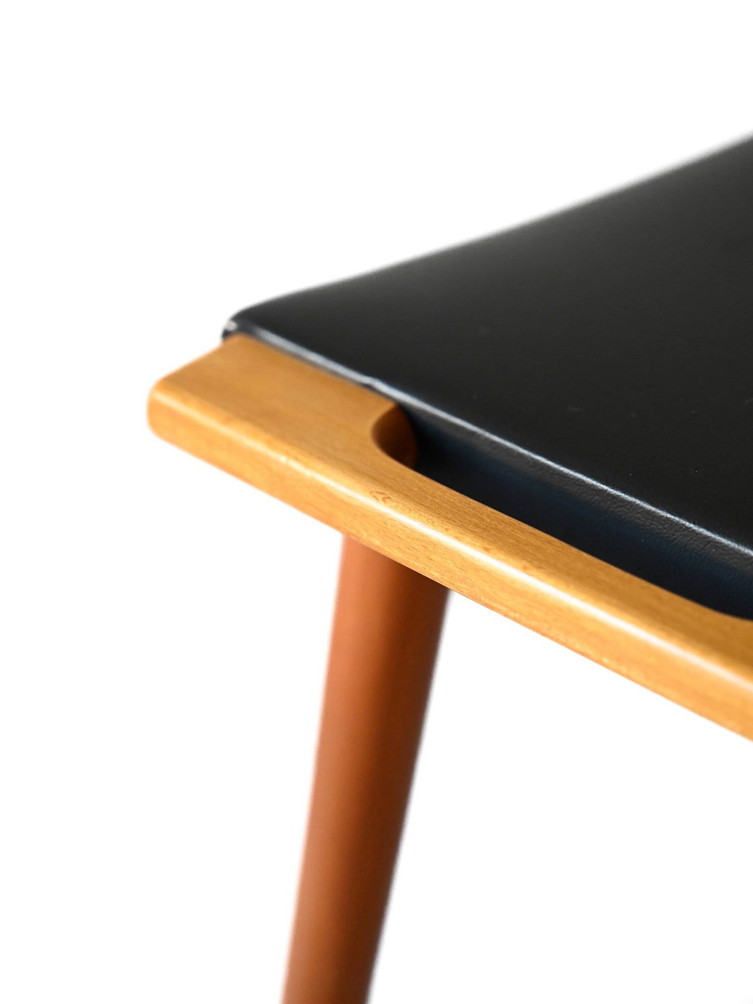 Tabouret vintage en bois et cuir