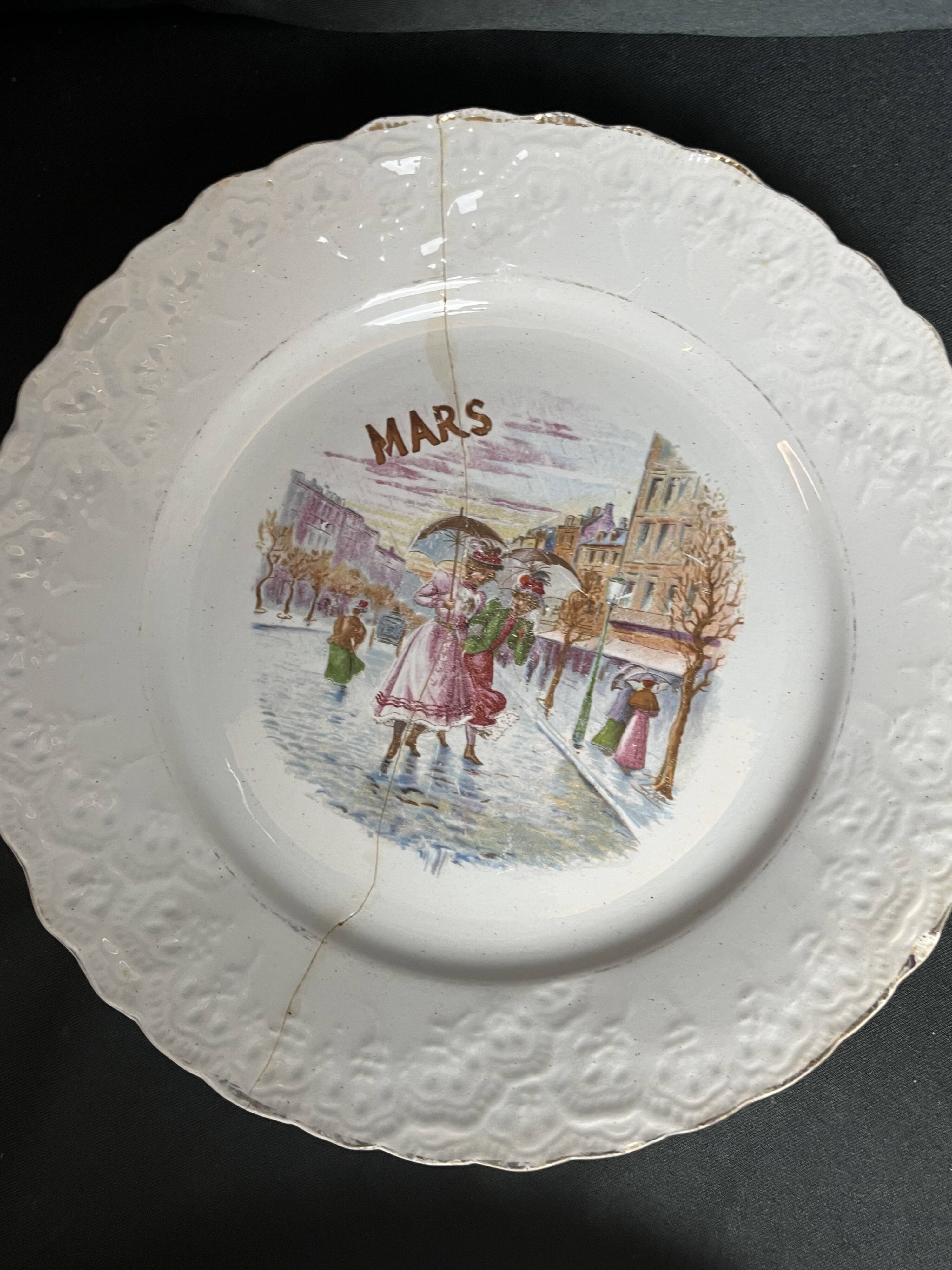 Arts de la table, douze assiettes dessert mois de l’année vers 1930