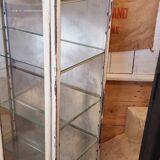 Vitrine médicale ancienne
