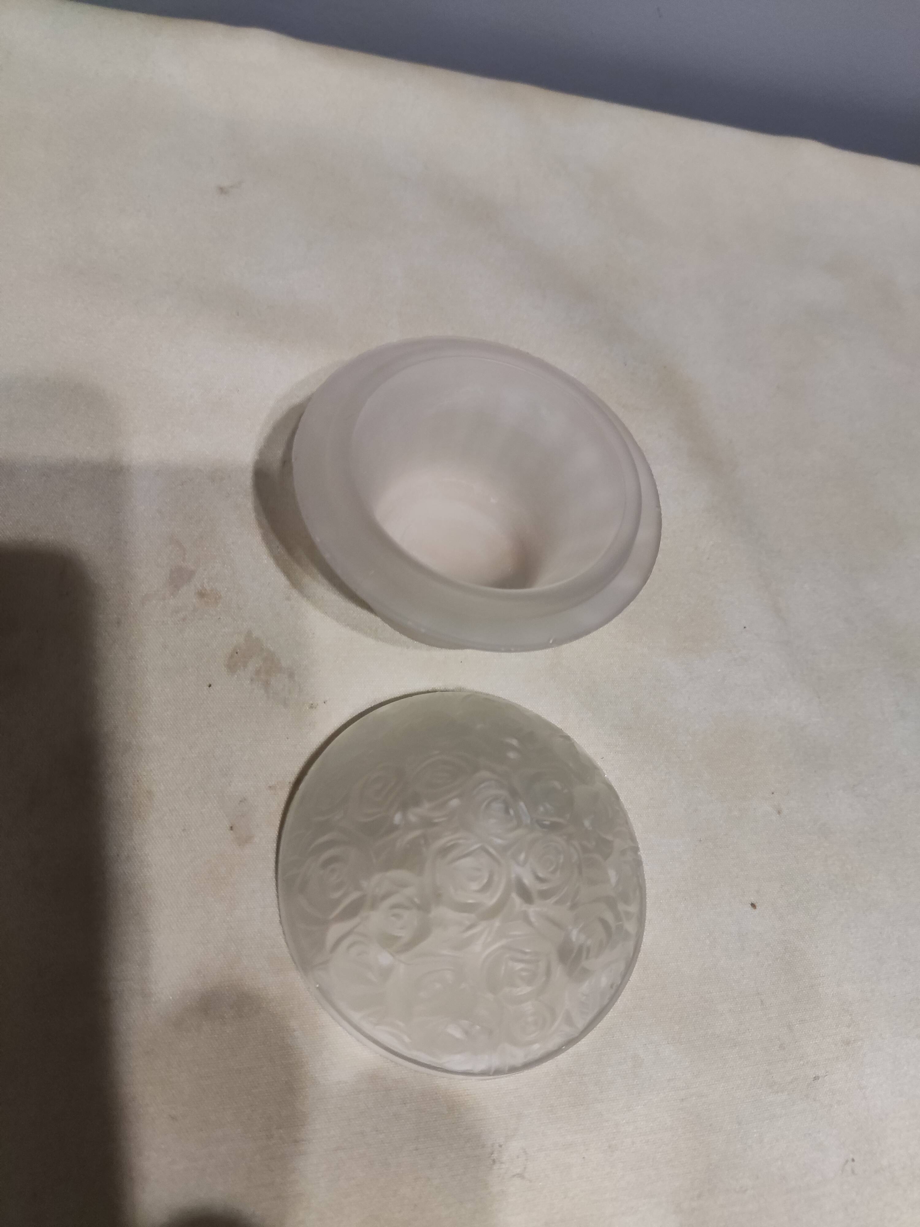 Moulded glass bonbonnière