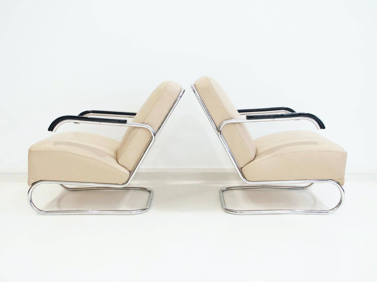 Pair of beige leather and tubular steel armchairs.