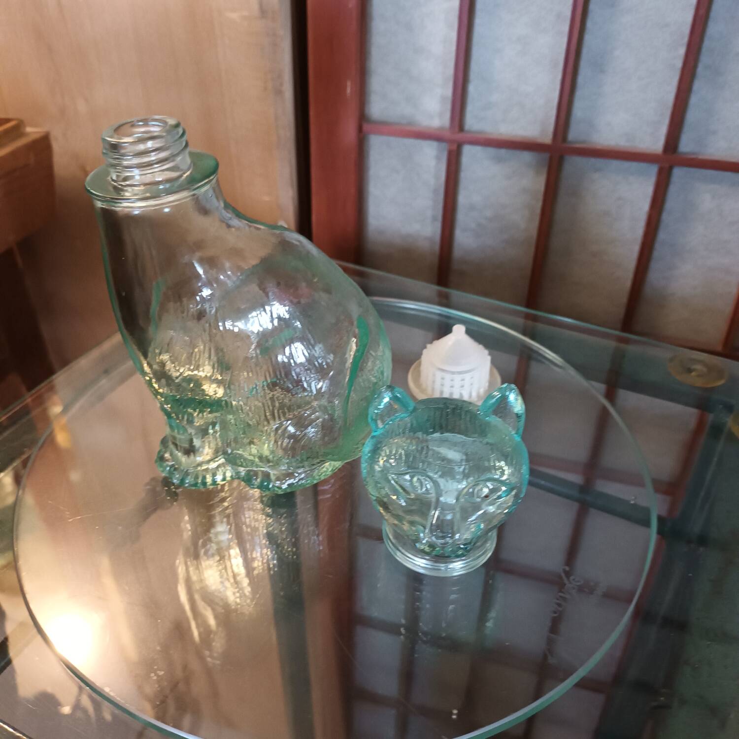 Cat-shaped glass bottle