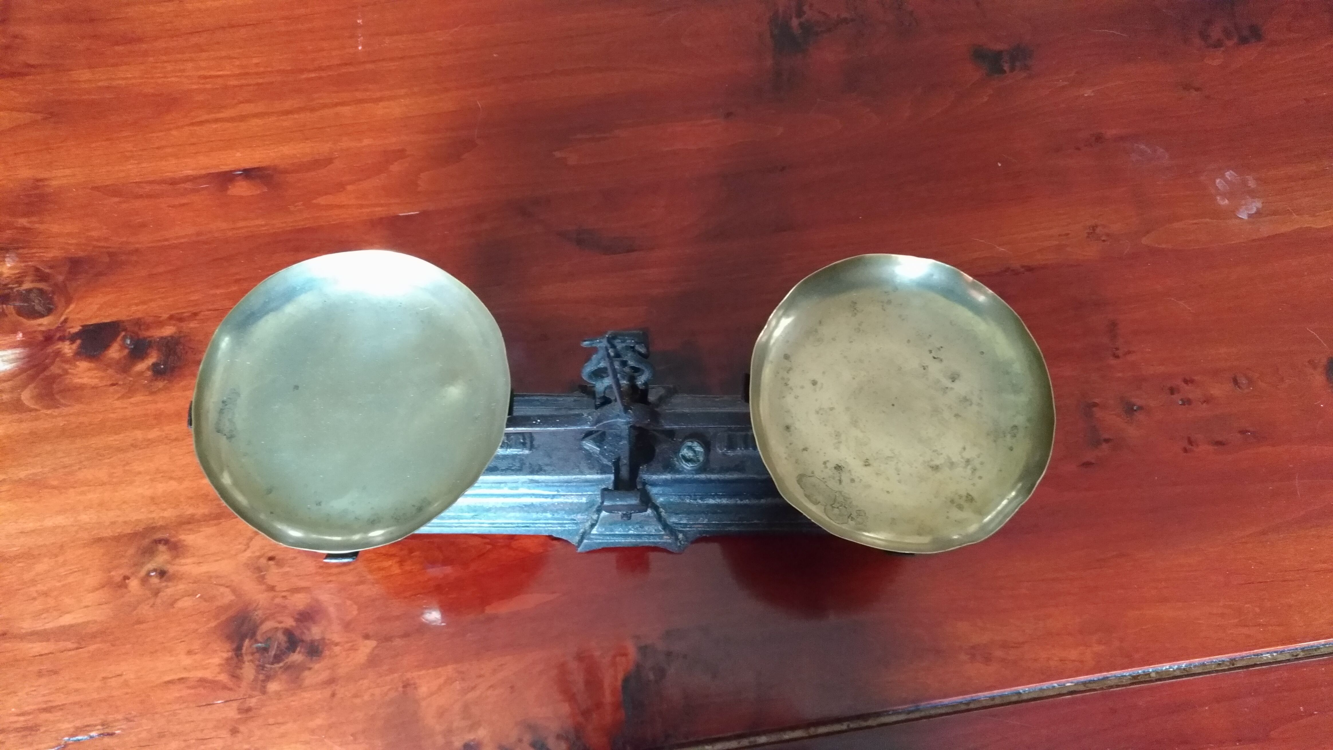 Old iron cast iron scale forge 1 kg and 11-weight box