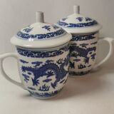 2 Tea Cups in Old Chinese Porcelain, covered cup with blue and white Double Dragon patterns