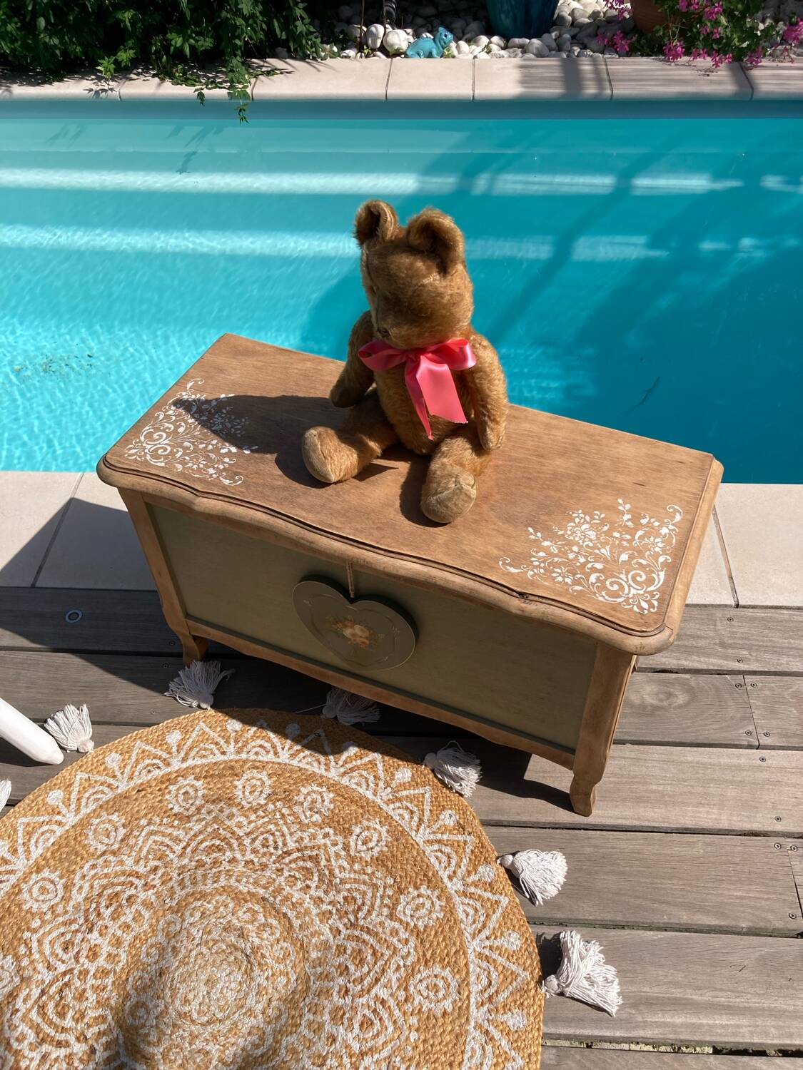 Vintage khaki chest and its removable Slavic heart