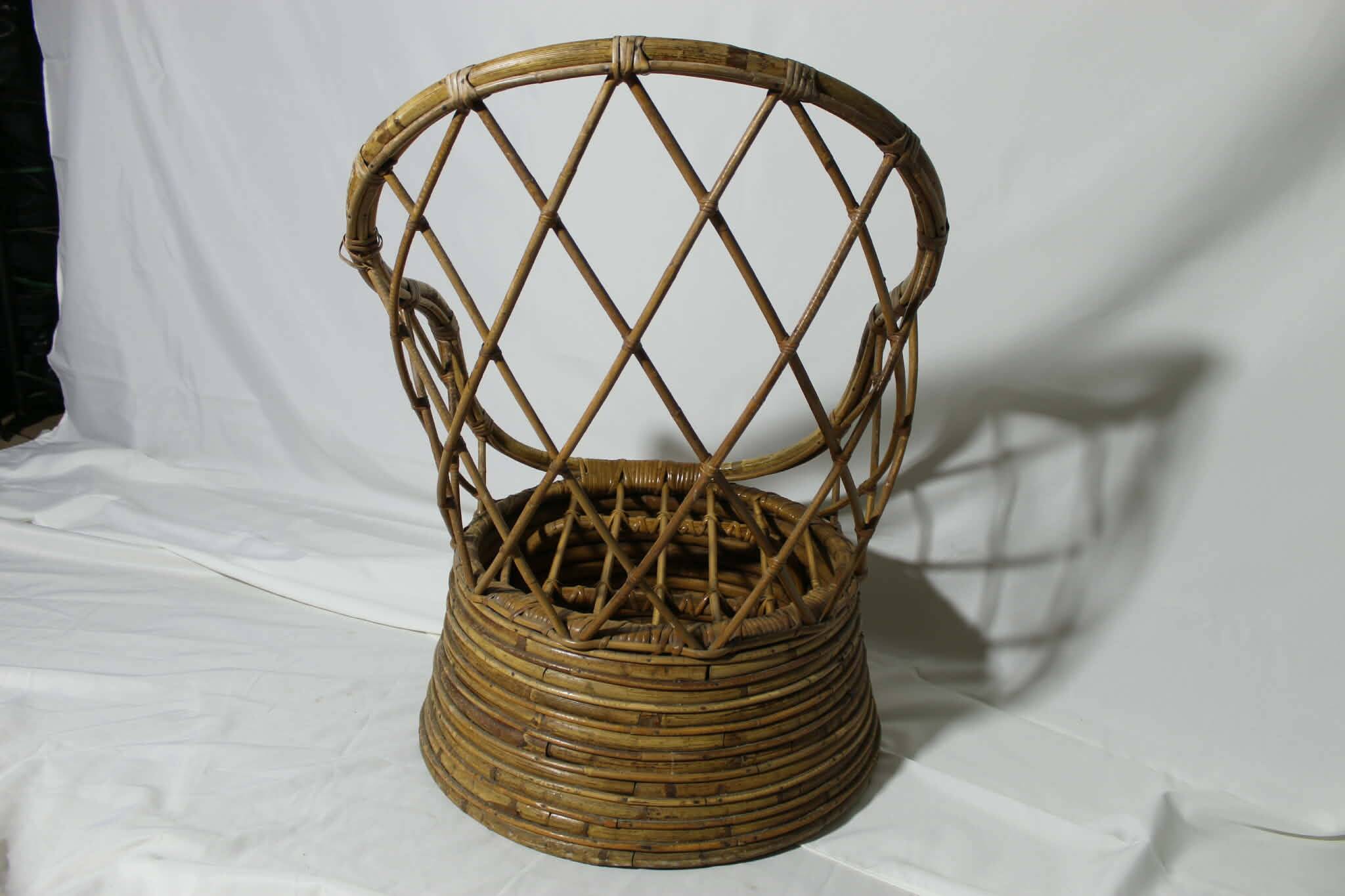A cane tub type chair