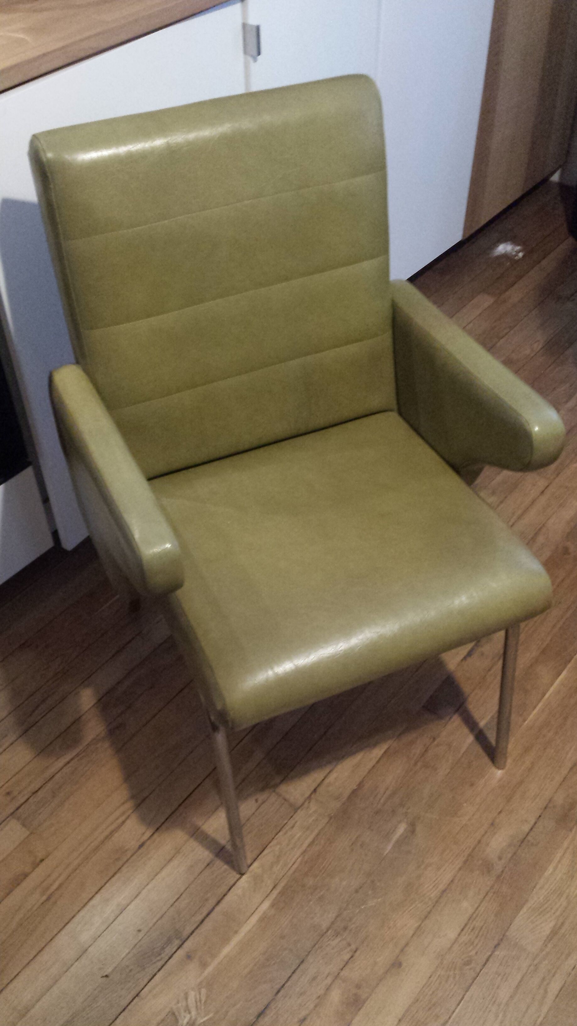 Fauteuil en skaï
