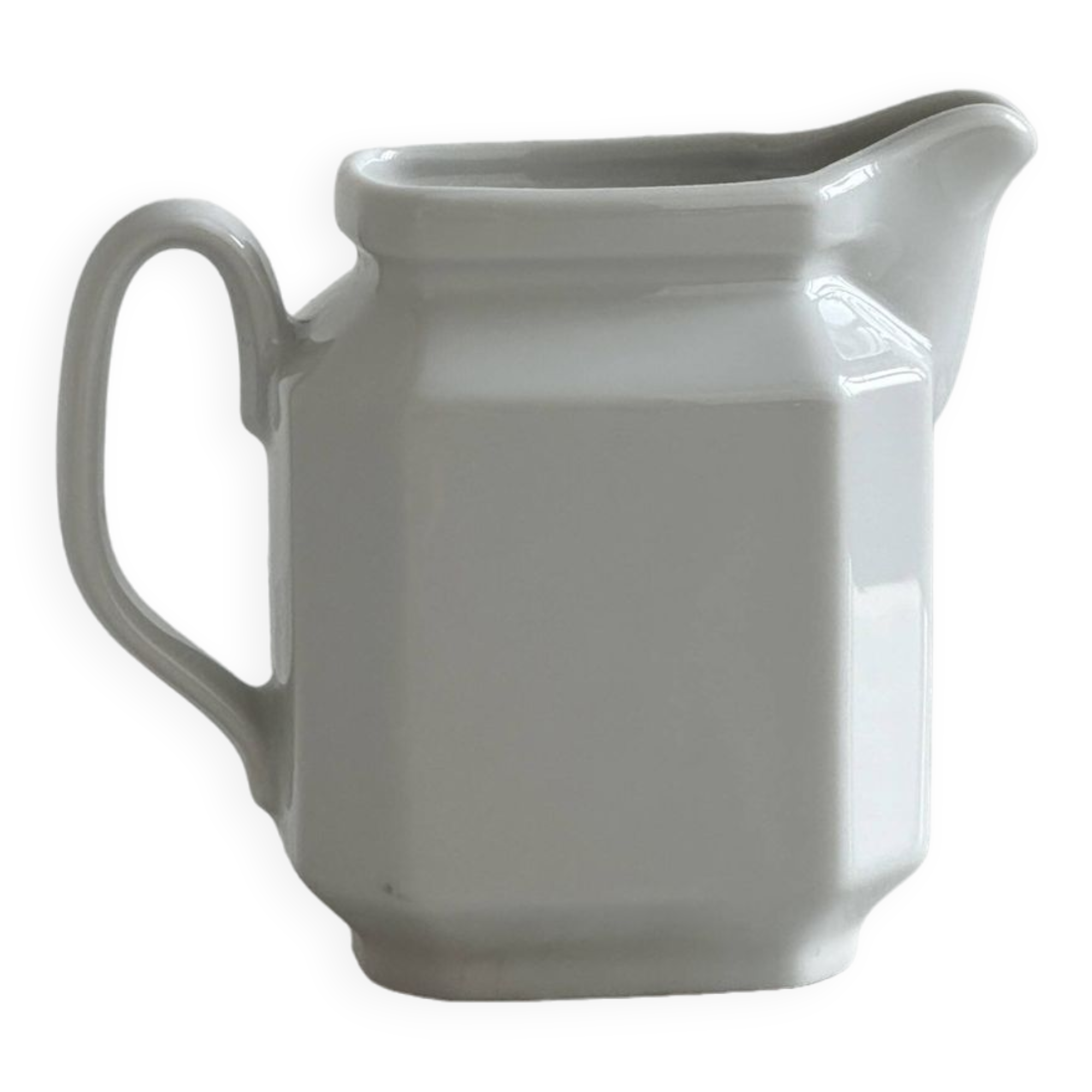 Pot à lait en porcelaine.