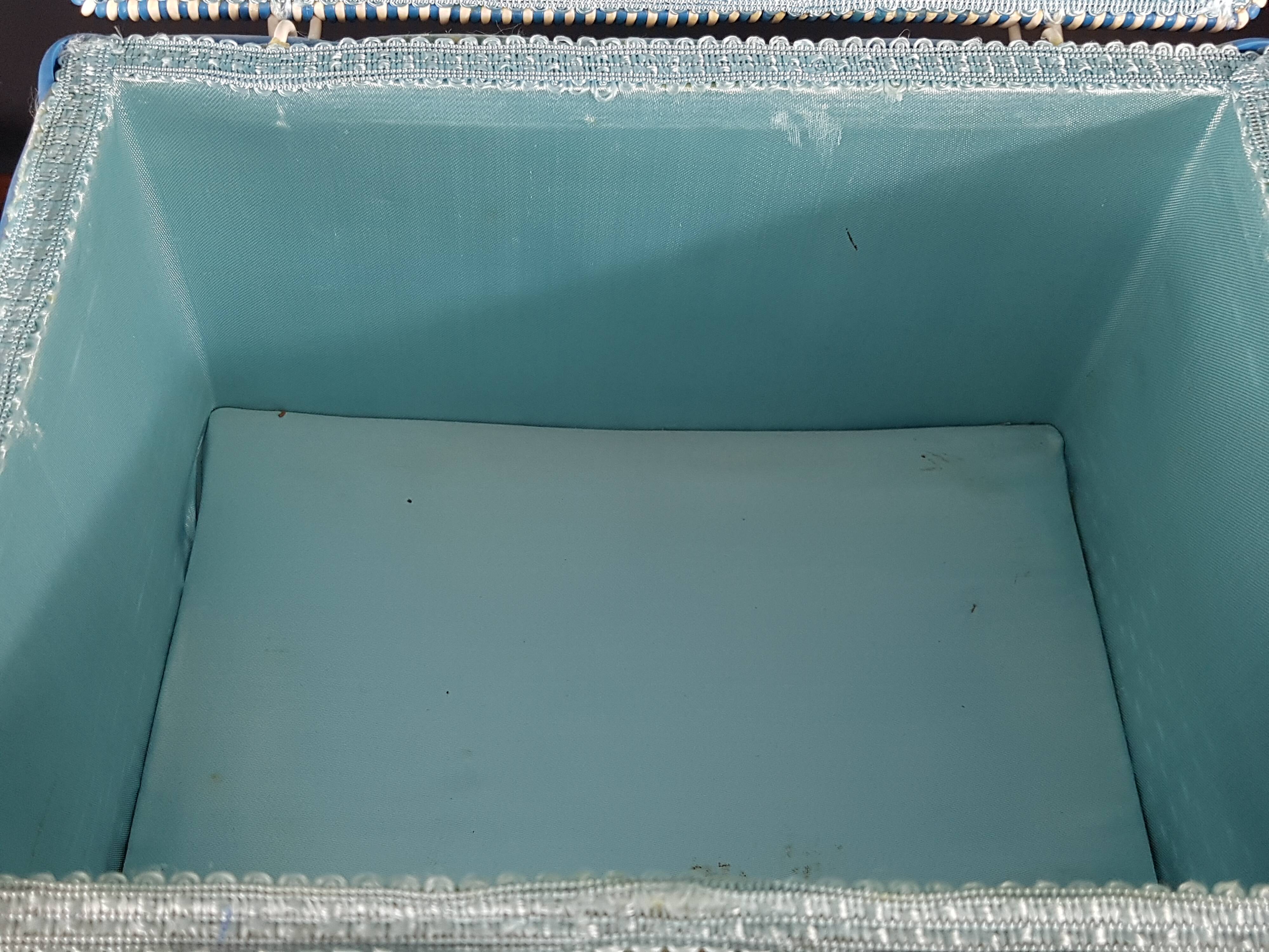 Vintage wicker sewing box 60