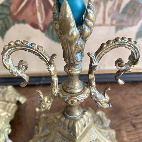 Paire de bougeoirs anciens en bronze