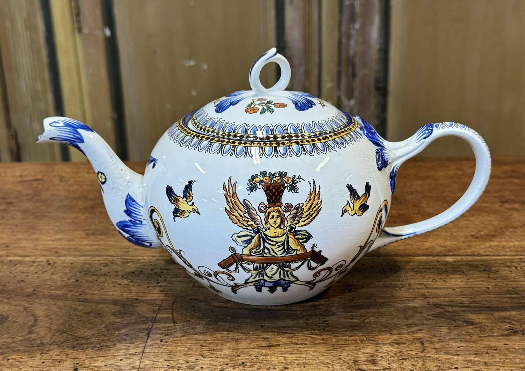 Tea and coffee service in Gien earthenware from the late 19th century with Renaissance decoration.