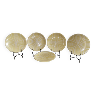 Lot de 5 anciennes assiettes plates Longchamp jaune soleil