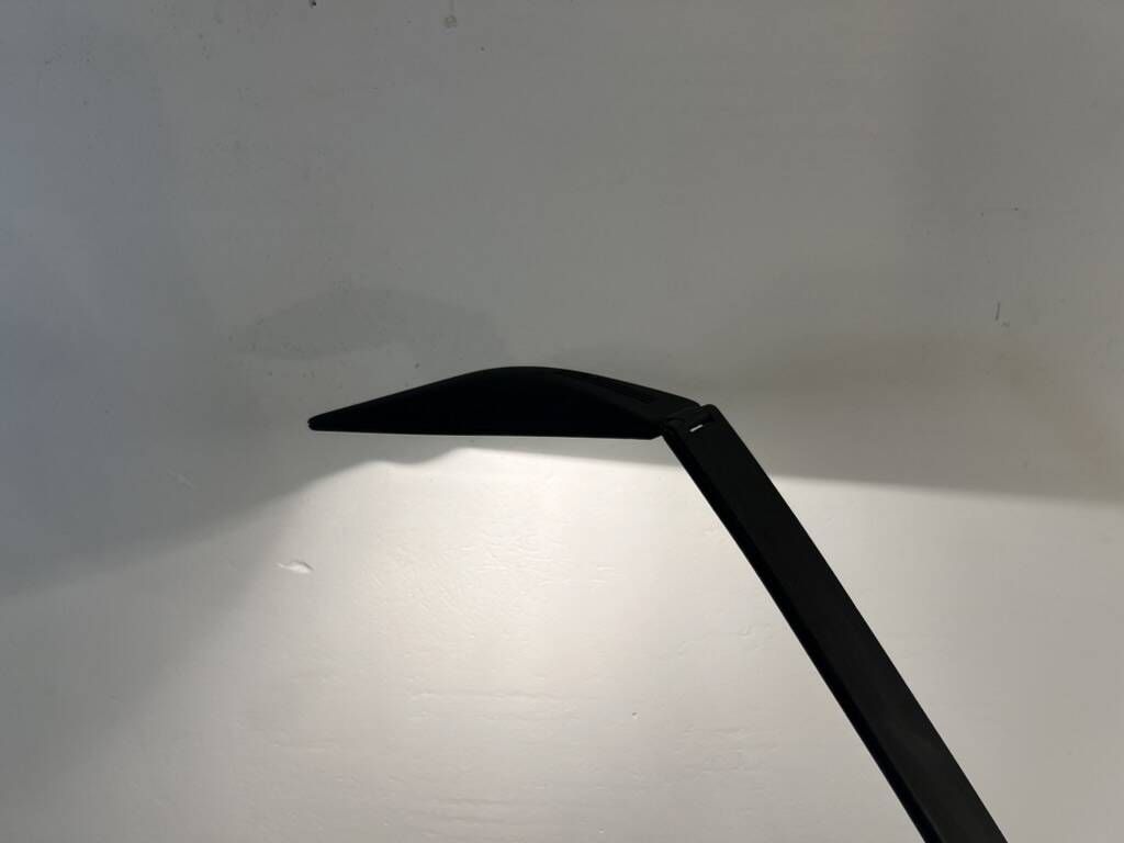 Dove Barbaglia & Colombo vintage desk lamp from the 1980s.