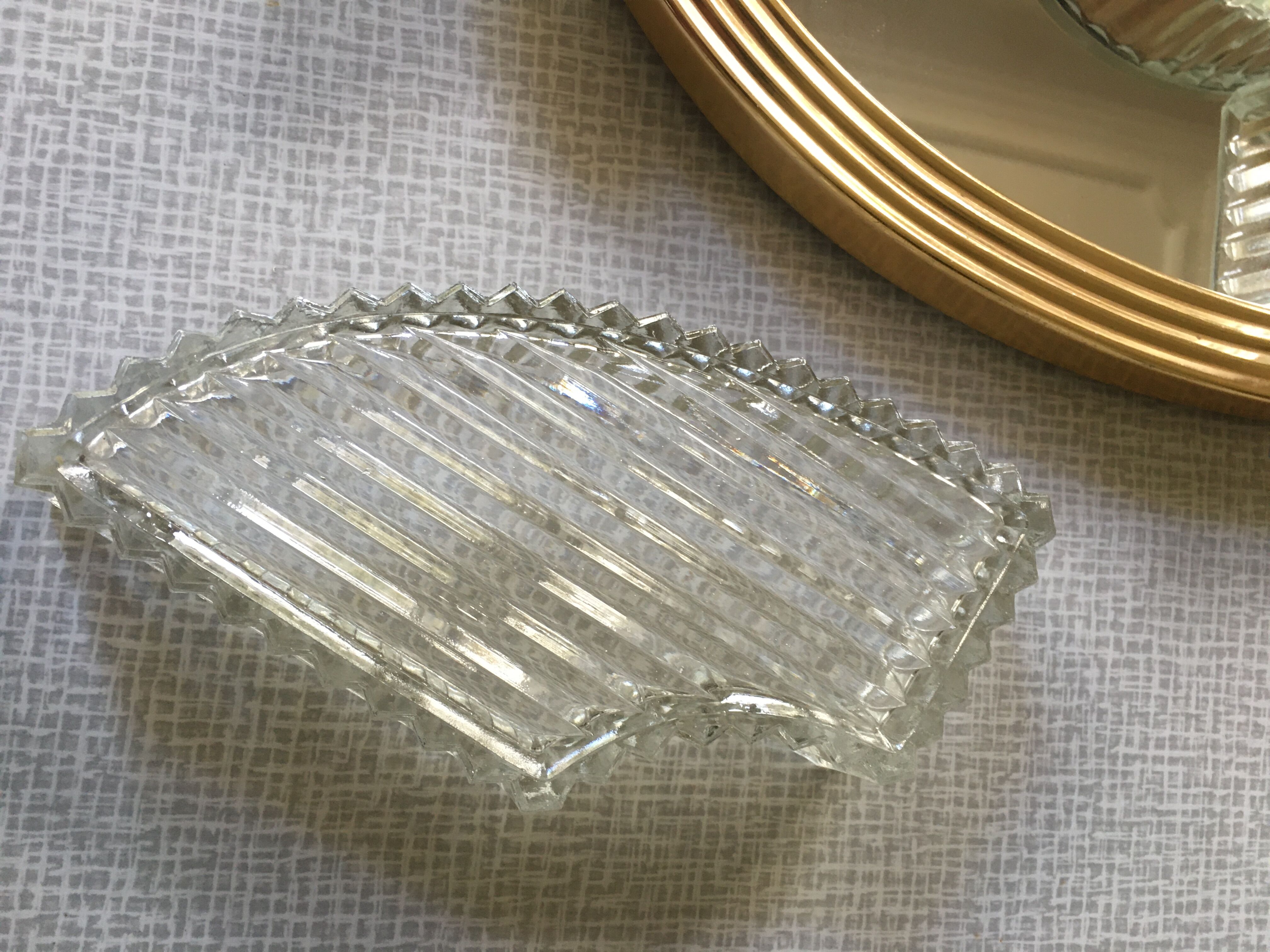 Servant tray, art deco center