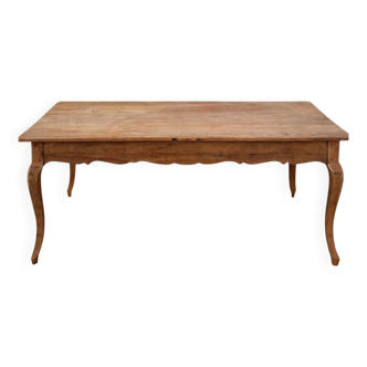 Curved farmhouse table in rustic wood, Provençal style.