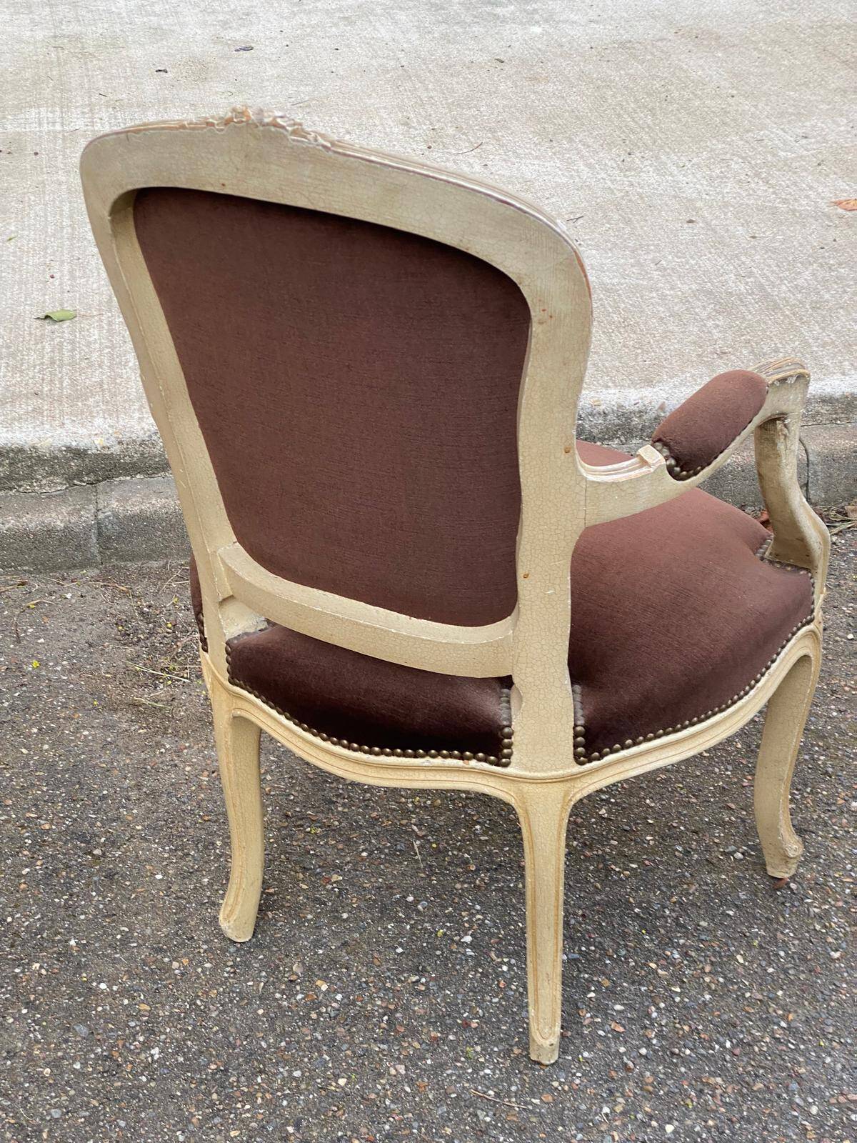 Louis XV cabriolet armchair in solid wood, beige and velvet fabric.