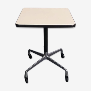 Table d’appoint contract eames pour herman miller