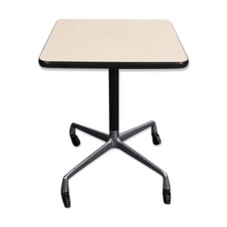 Table d’appoint contract eames pour herman miller