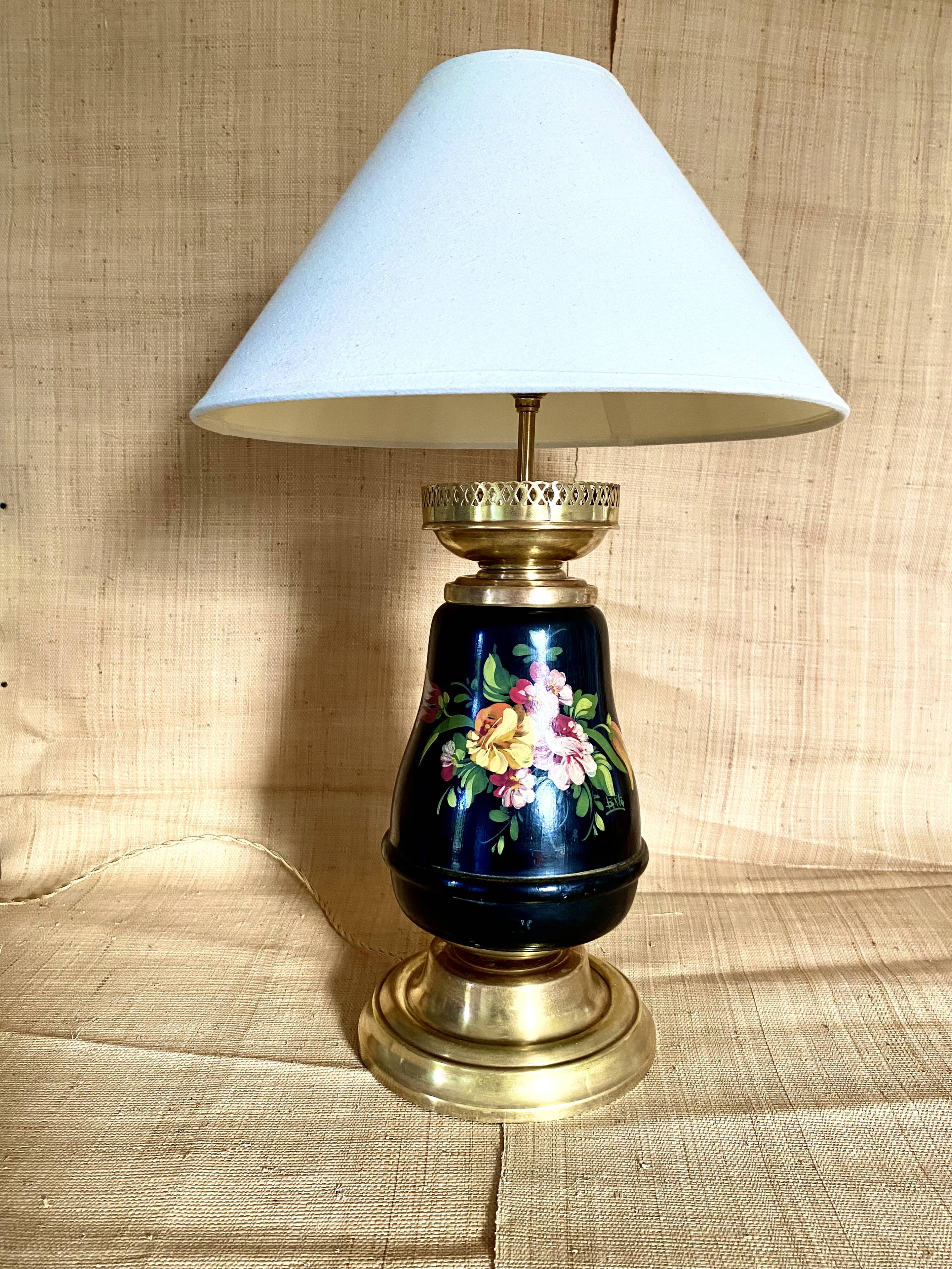 Lamp from the early 1900s, fabric cable, cotton shade.