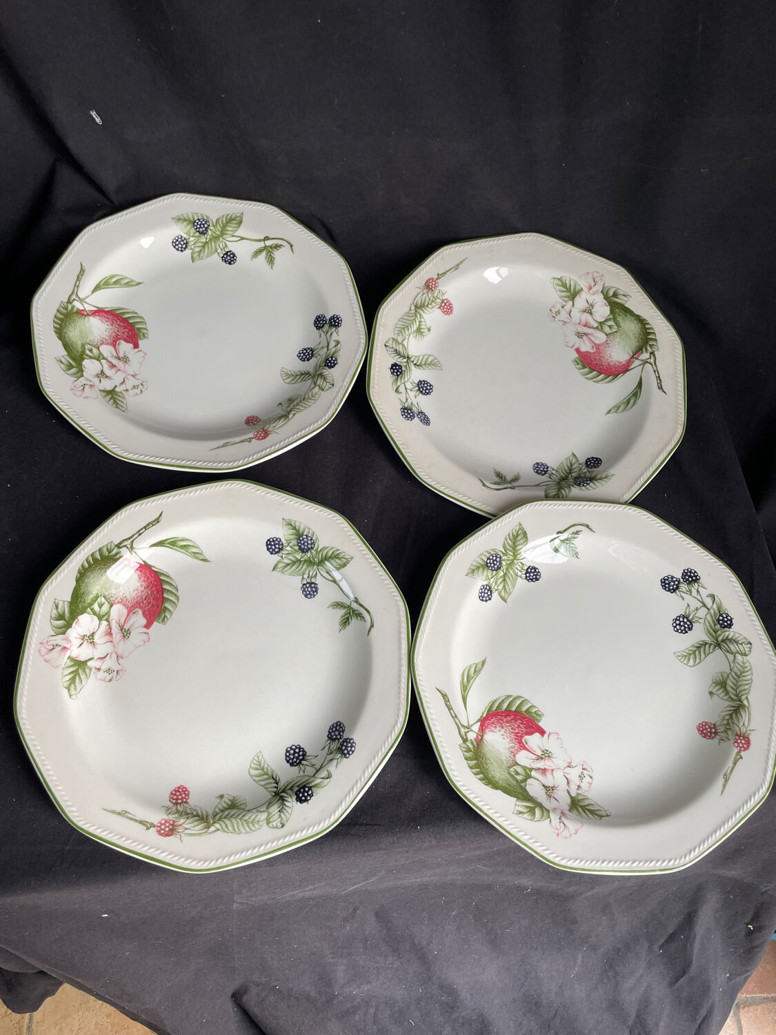 4 plates Churchill England