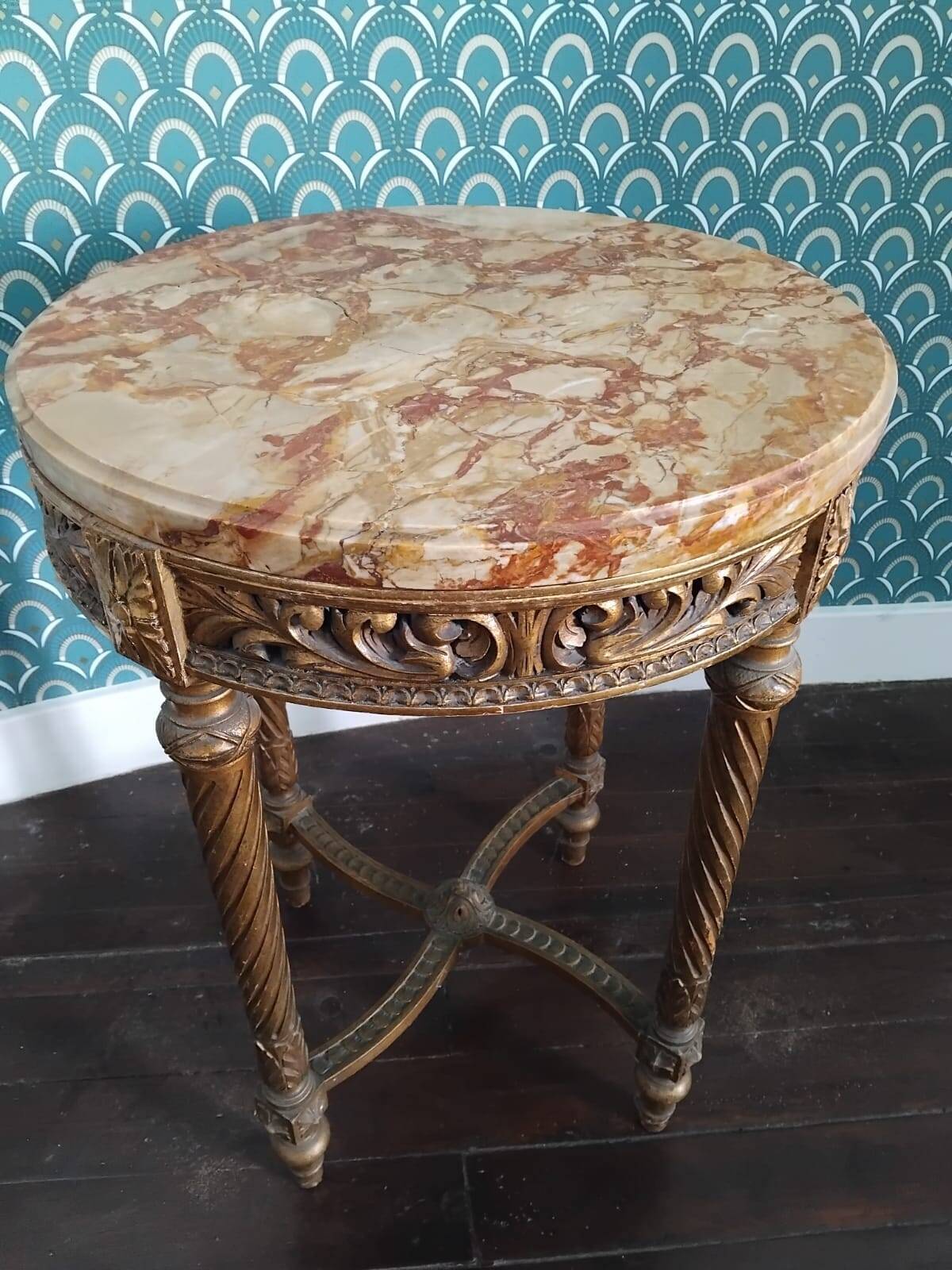 Antique Louis XVI style gueridon with veined marble, painted and patinated gilded wood.