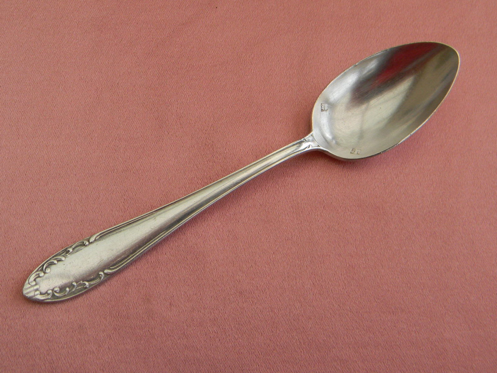 Set of 6 teaspoons in silver metal.