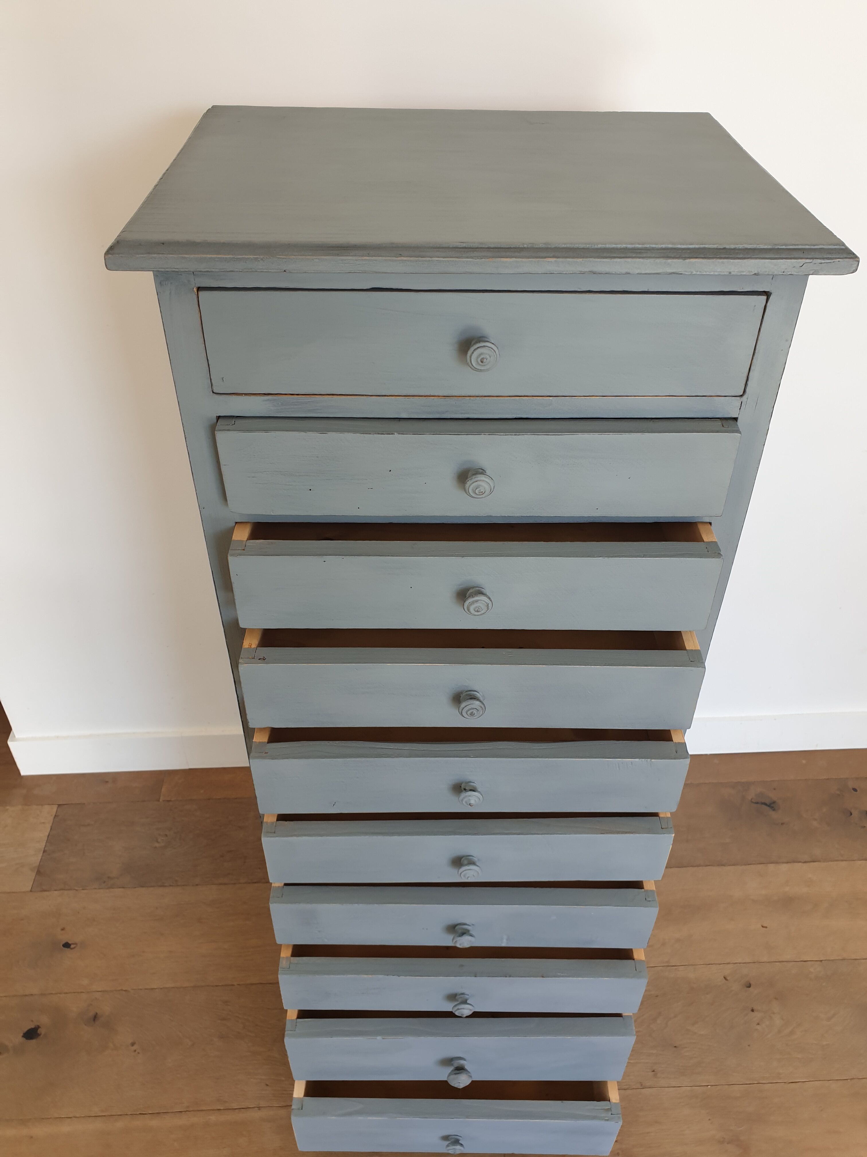 Chest of 10 drawers