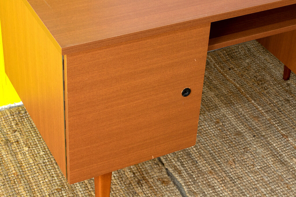 Scandinavian desk 130 cm