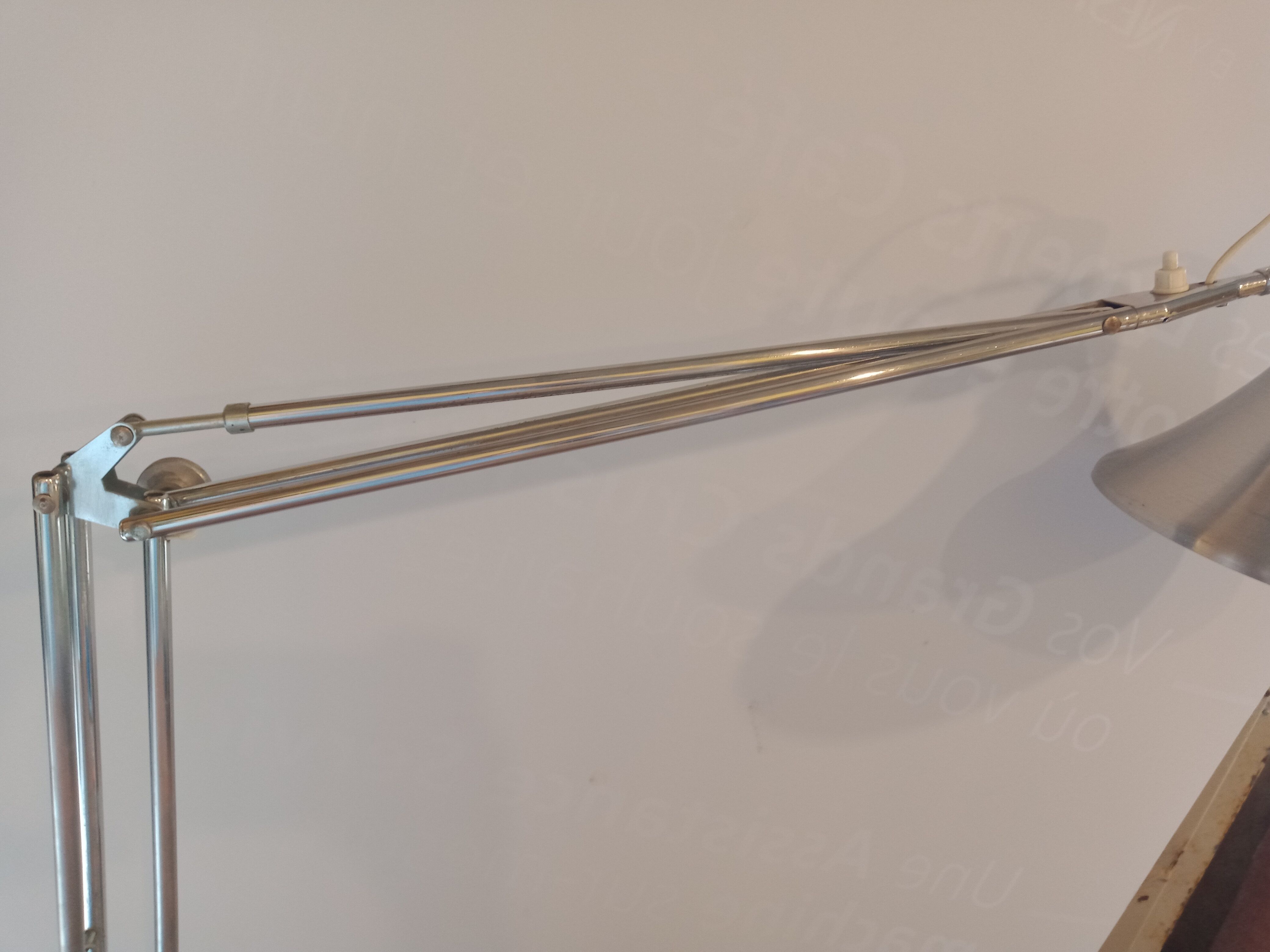 Articulated architect's lamp