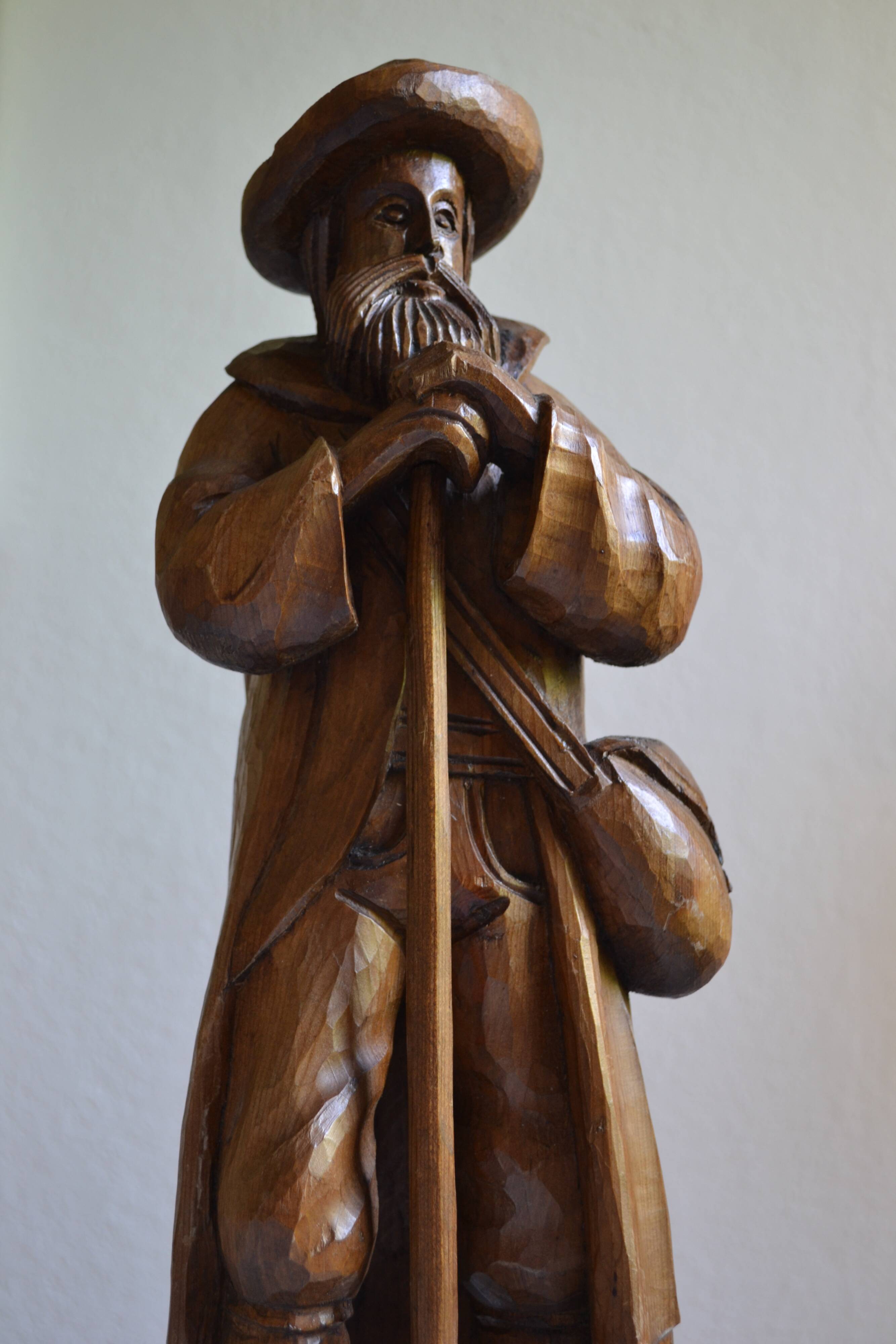 Large wooden sculpture of a man with his grain shovel 52 cm