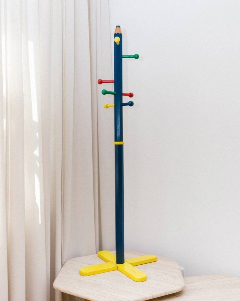 Vintage 1980s coat rack in the shape of a pencil - Pierre Sala style - Memphis Pop Art design - 80s 90s