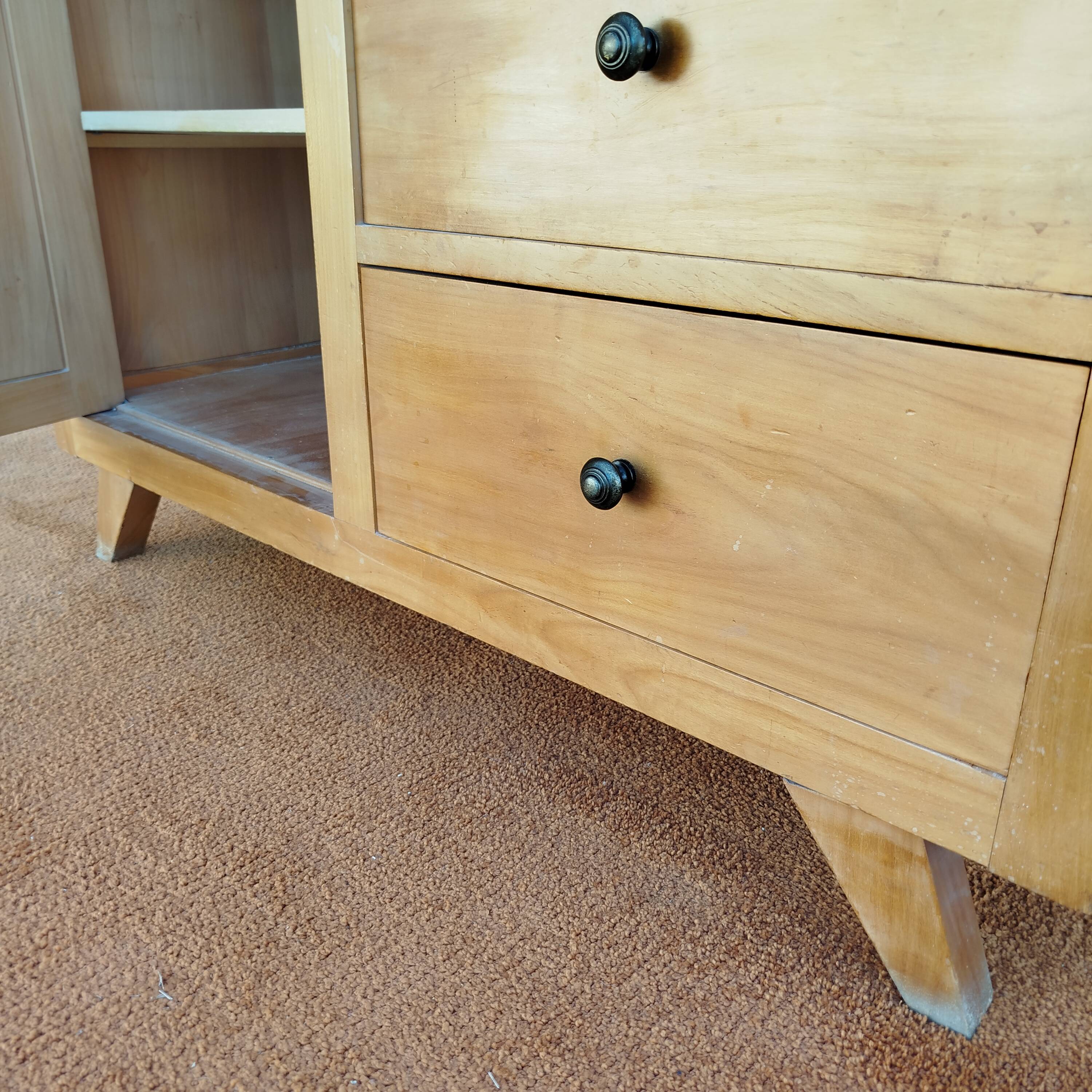 Asymmetrical furniture with compass feet from the 50s/60s