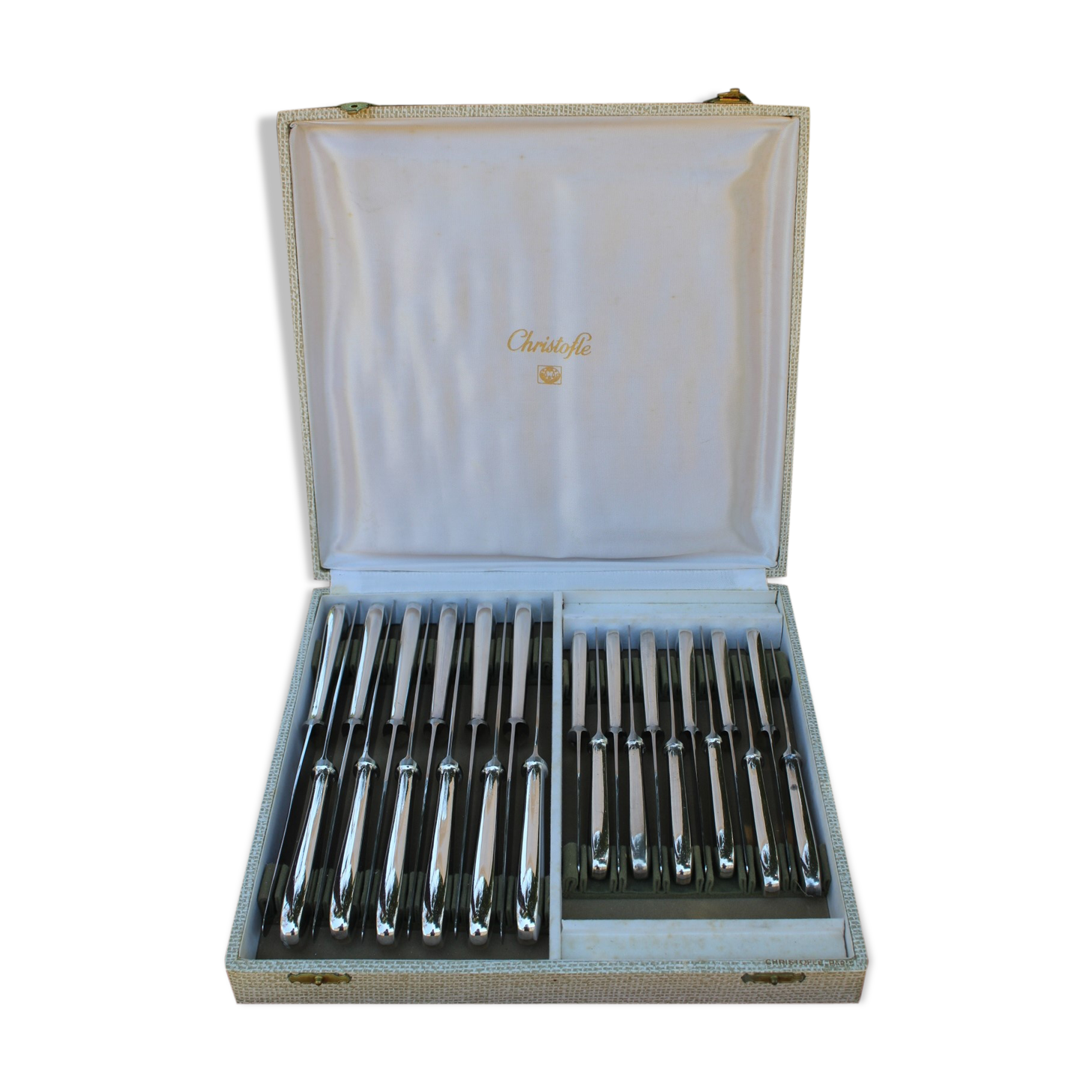Christofle modele Dax 12 table knives and 12 dessert knives