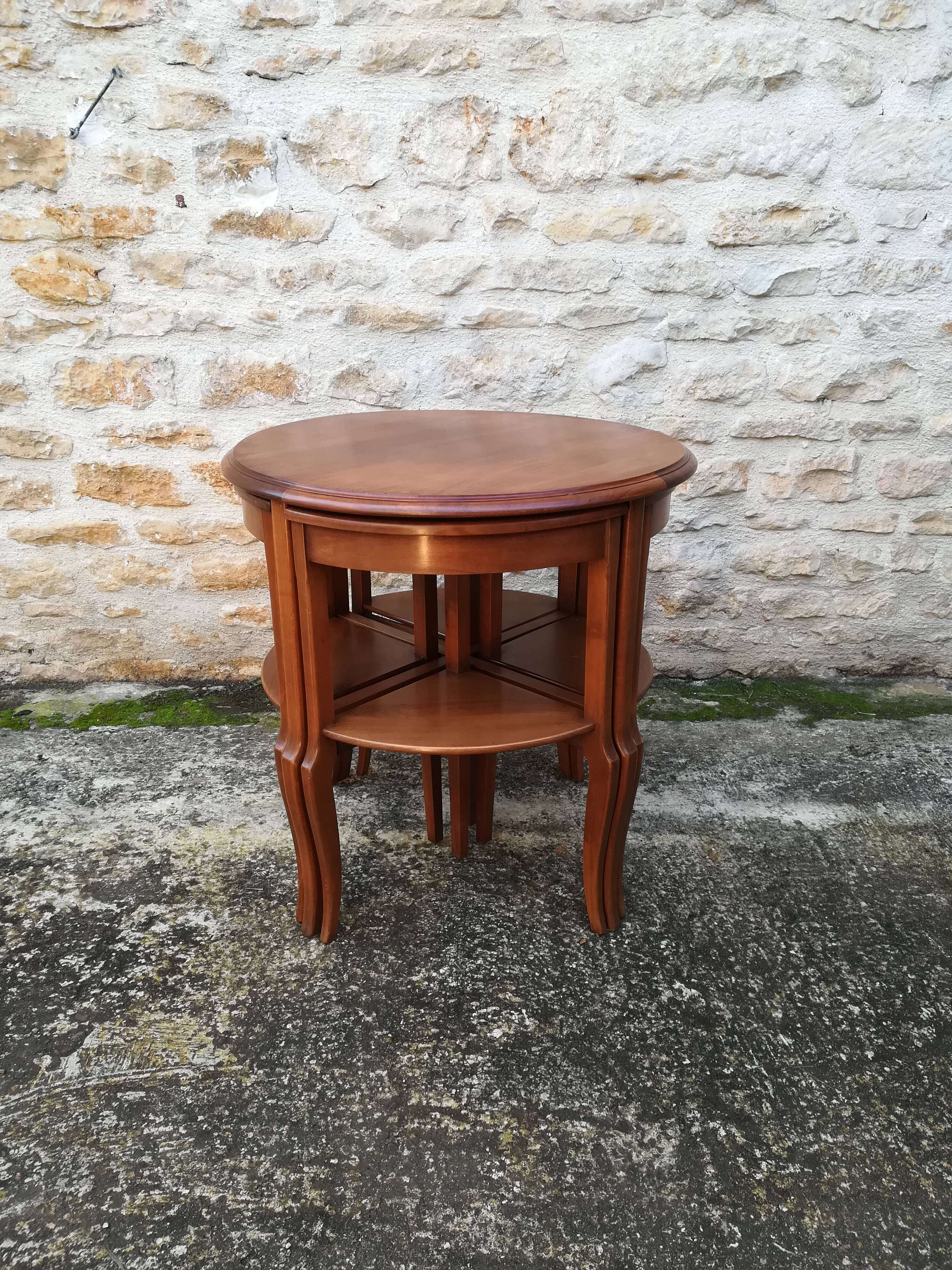 Round pull out tables