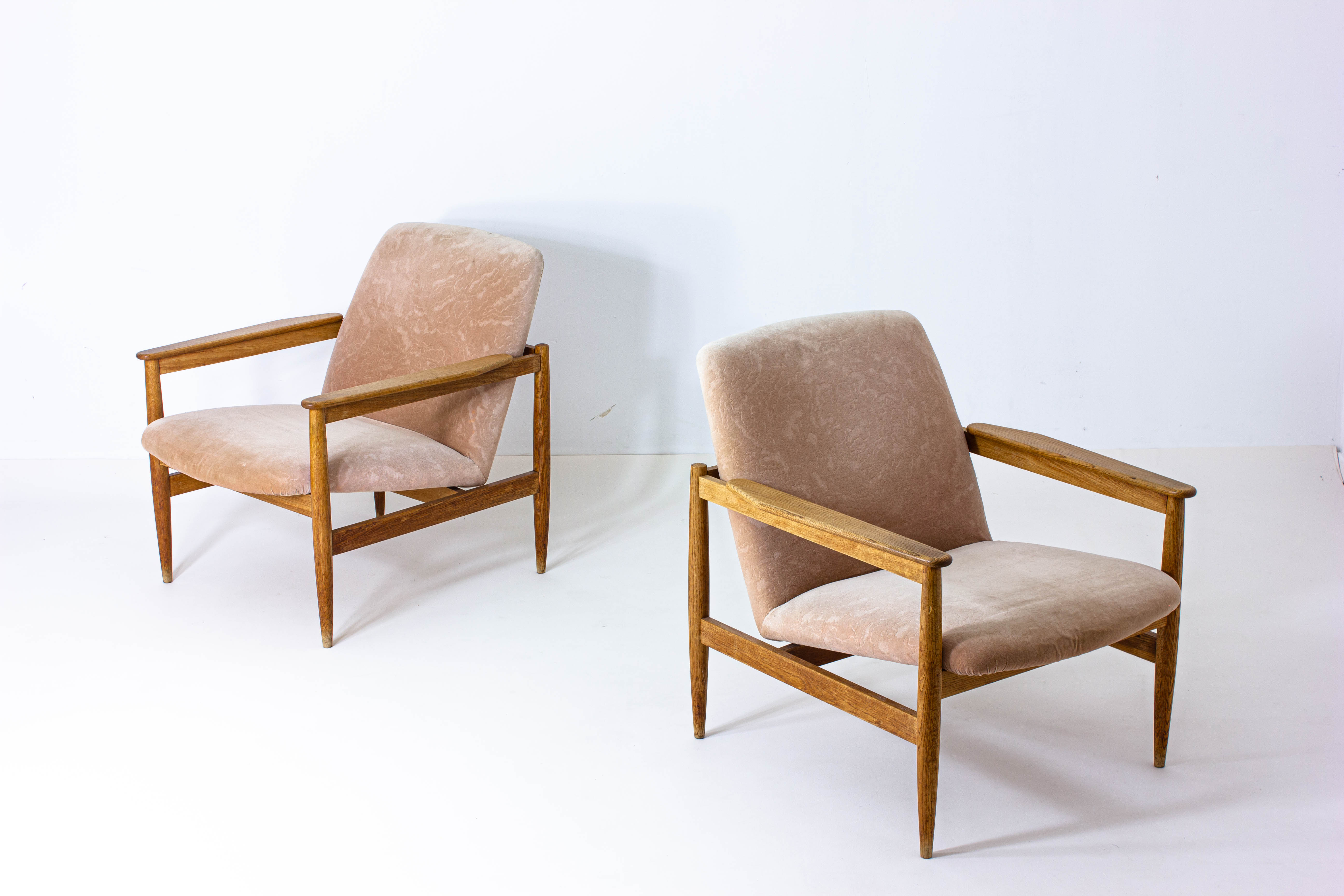 Ensemble de deux fauteuils danois en tissu rose